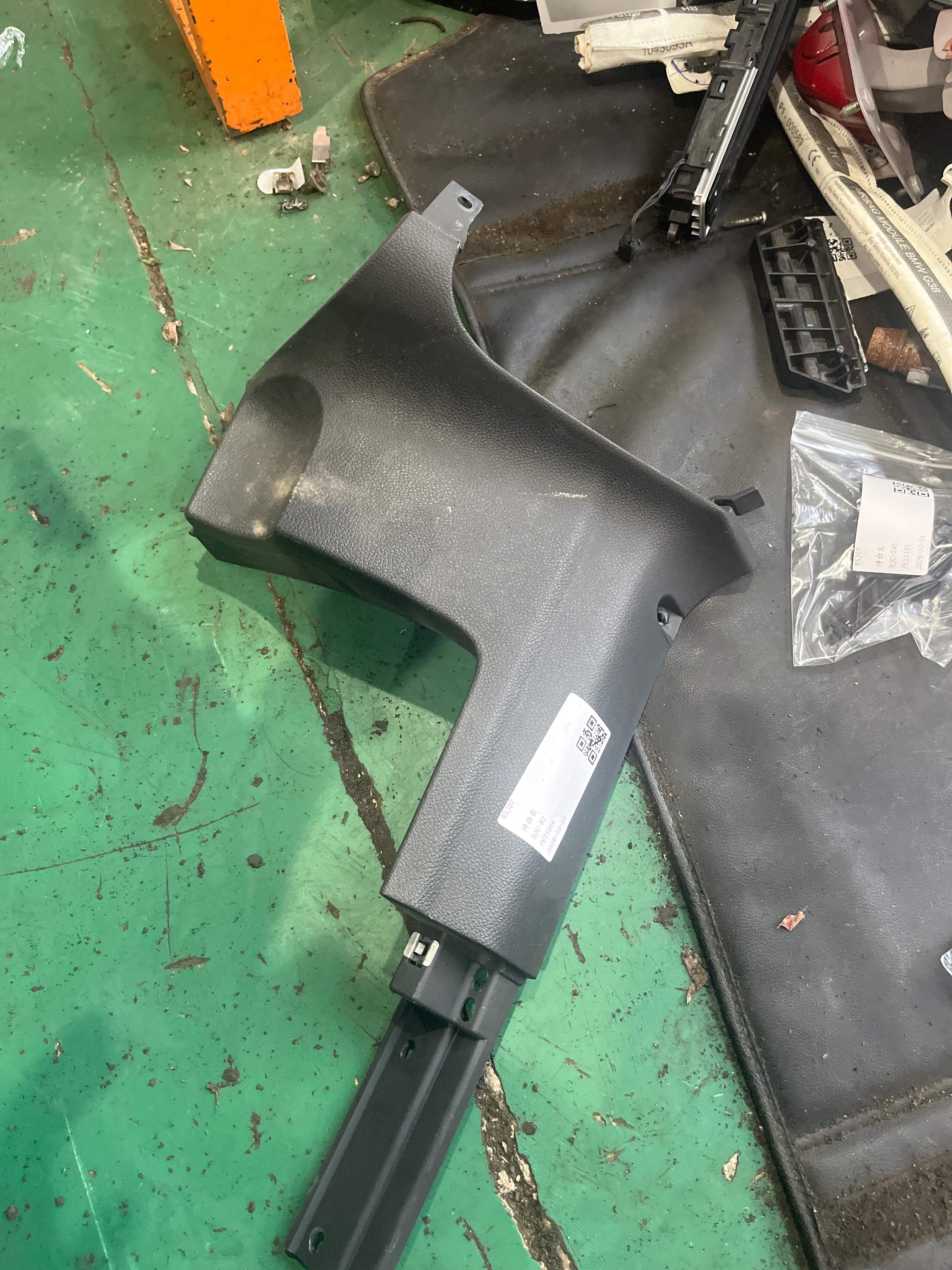 1K1858366Q Dashboard Guard (Lower Right)