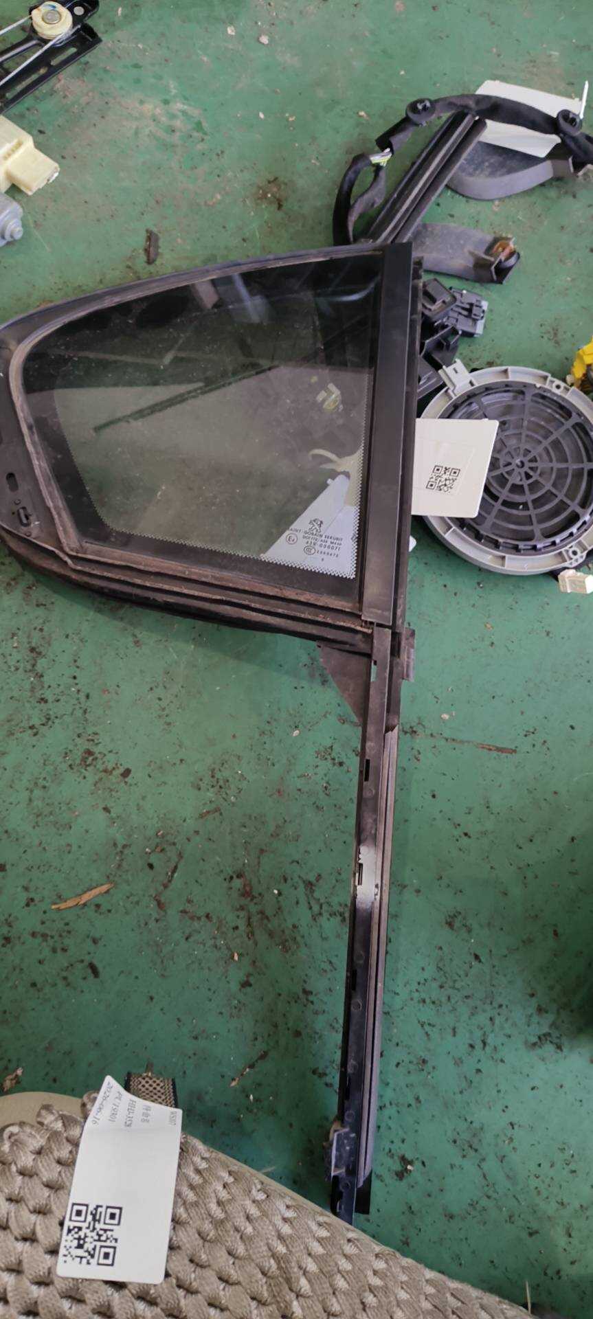 9804458980 后门玻璃（右后）