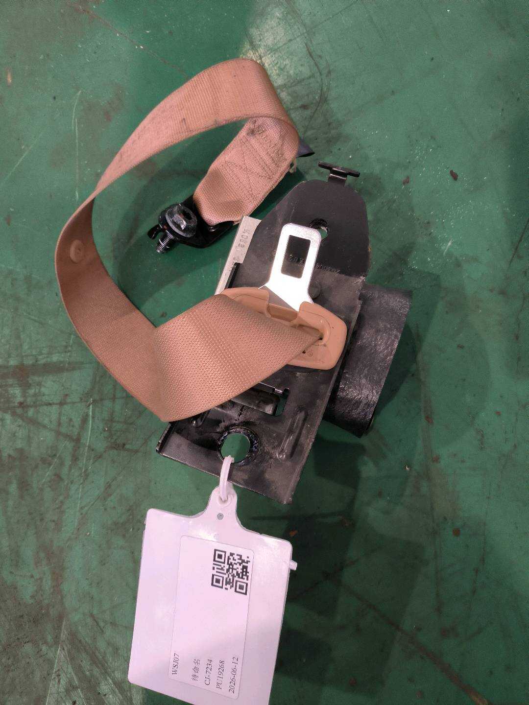 P0009138AH 第二排外侧卷收器总成 左