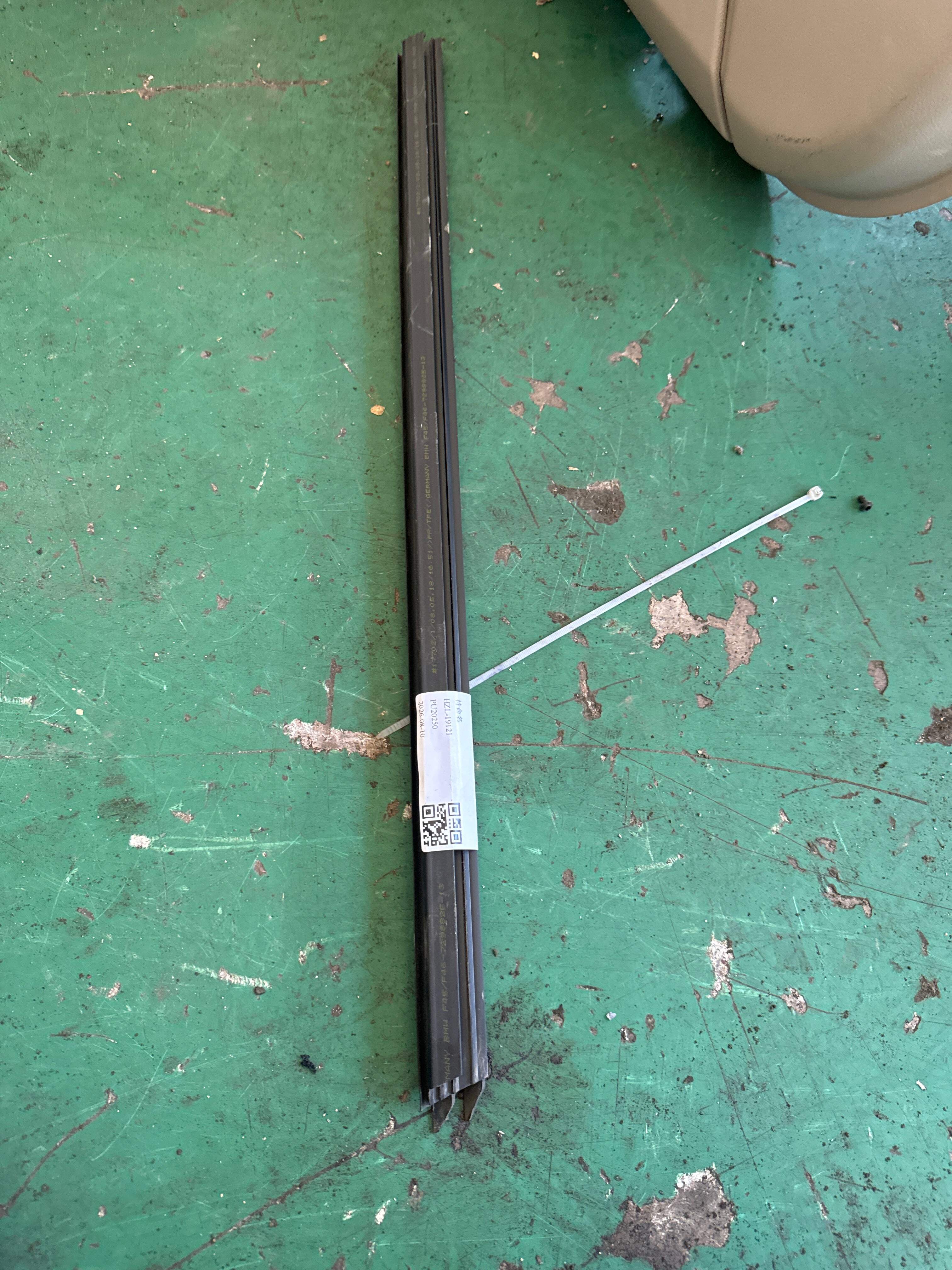 51337298825 前门玻璃压条(左内)