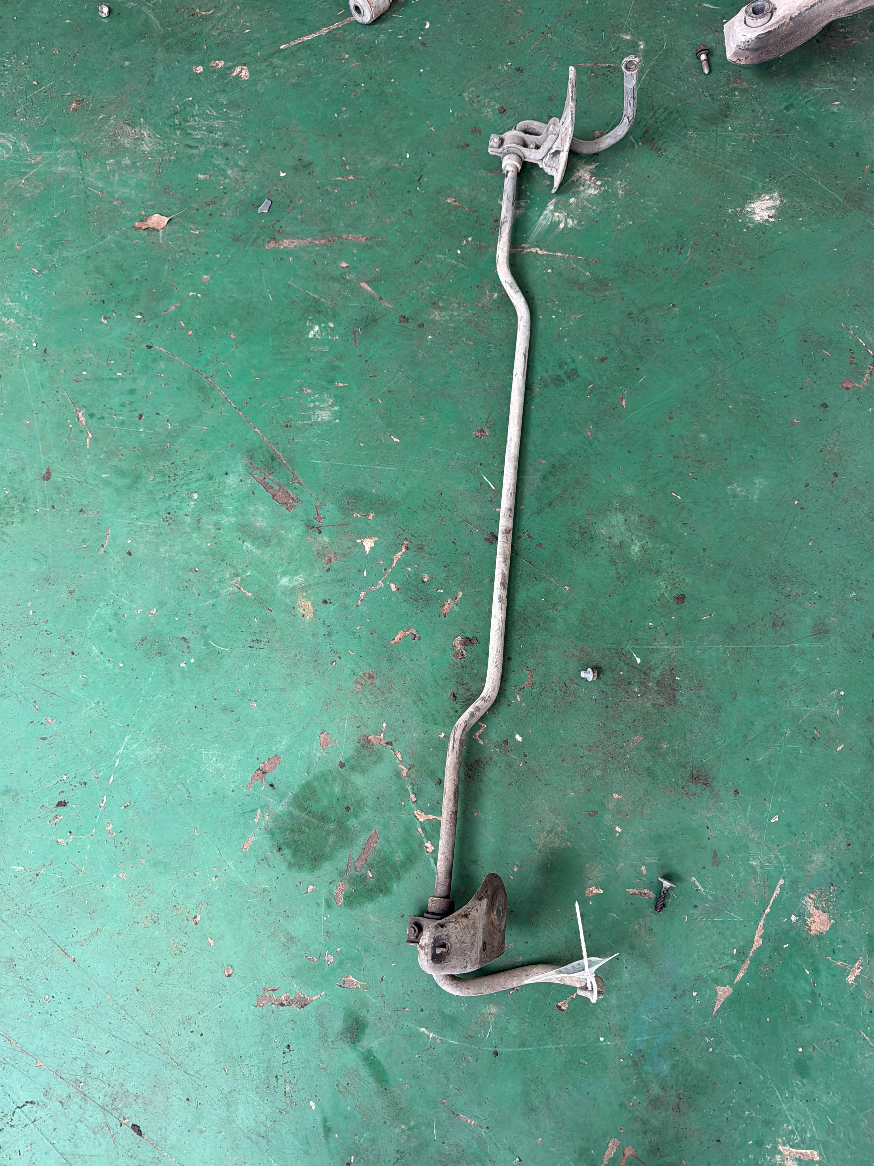 4881233180 Rear Sway Bar