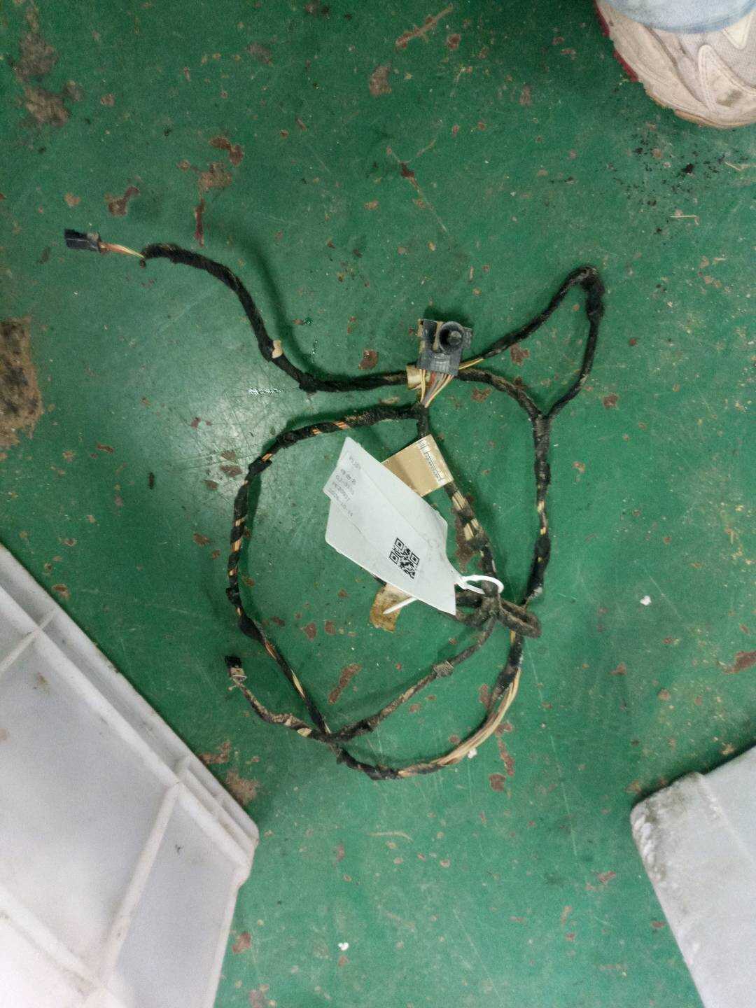 61129384589 前部适配接口车门导线束