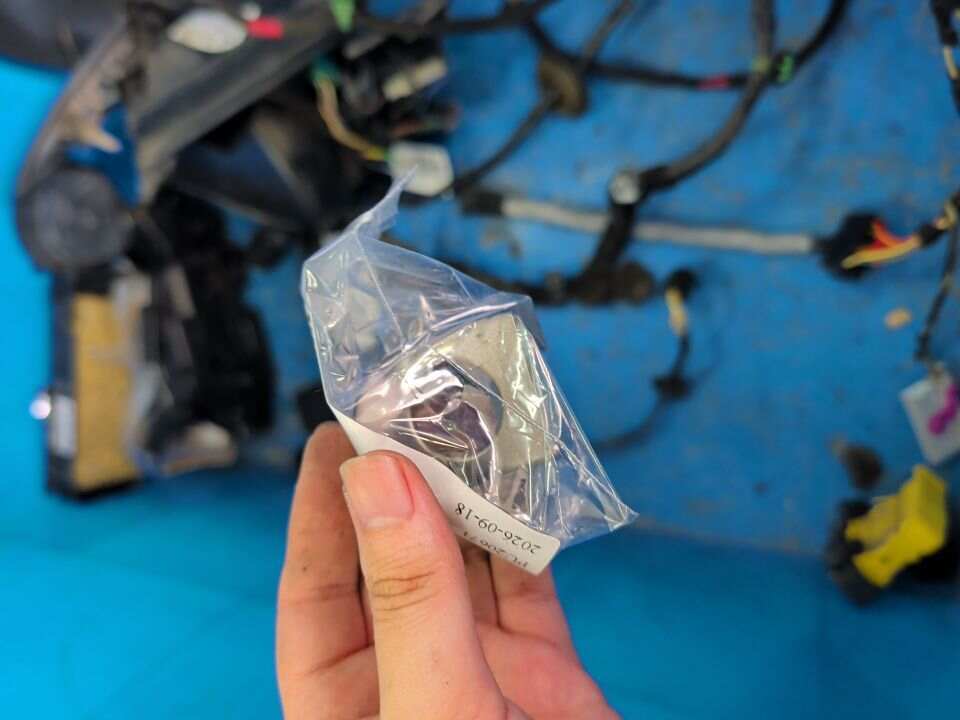 18G837879A 前门外拉手饰盖(左)