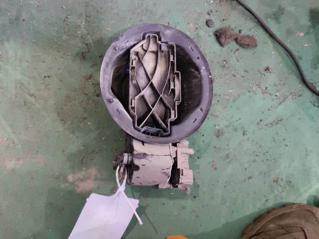 C2Z13877 燃油箱门开启执行器
