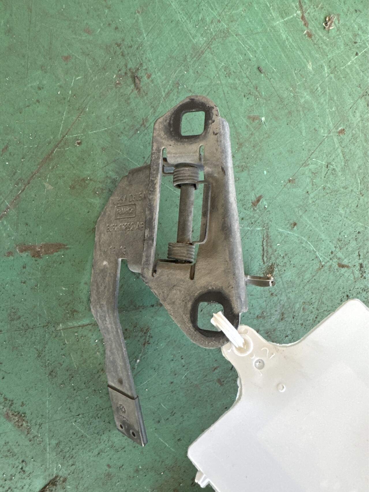 LR035401 Hood Latch Hook