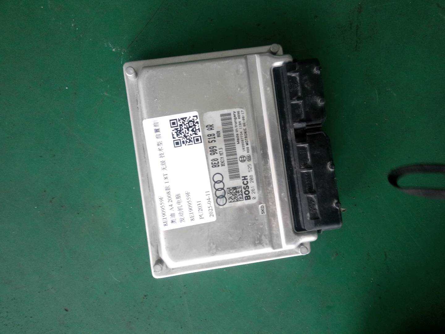 8E1909559F 发动机电脑