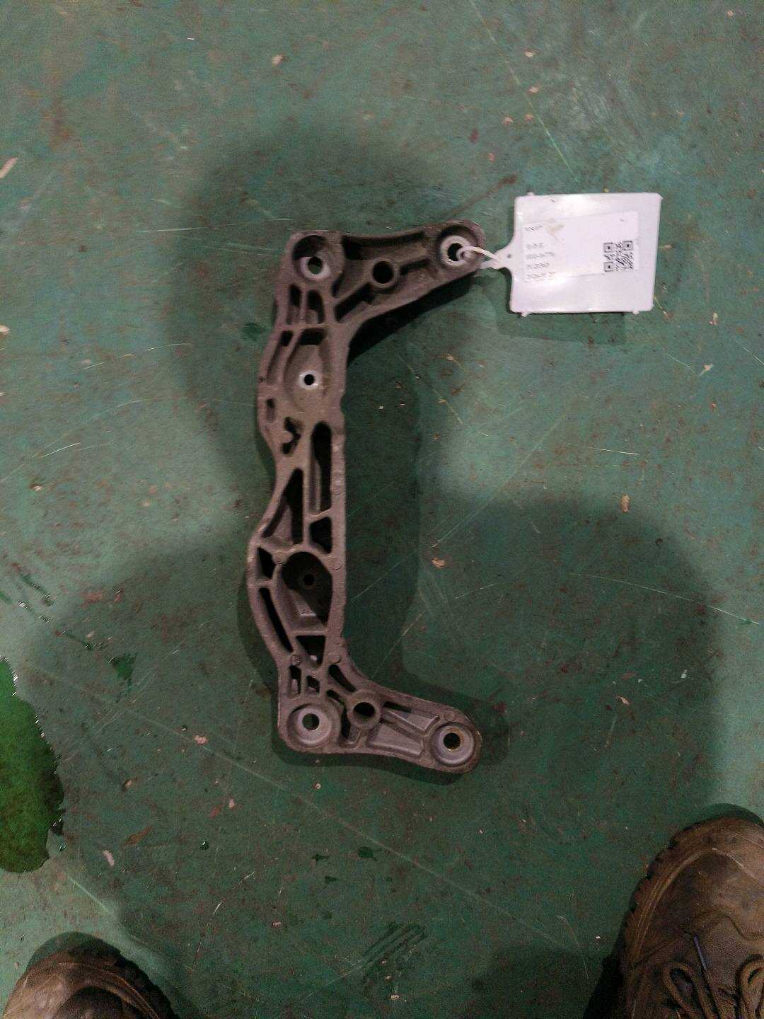 22316783303 变速器托梁