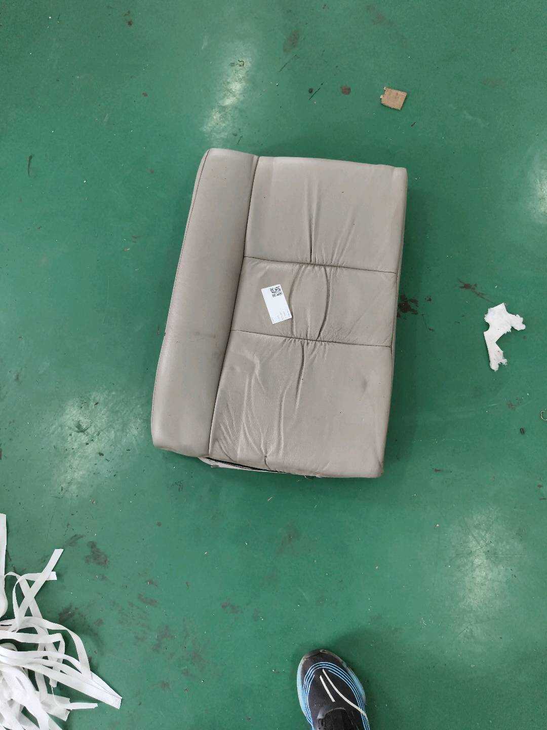 7165233070 后座椅靠背软垫(左)