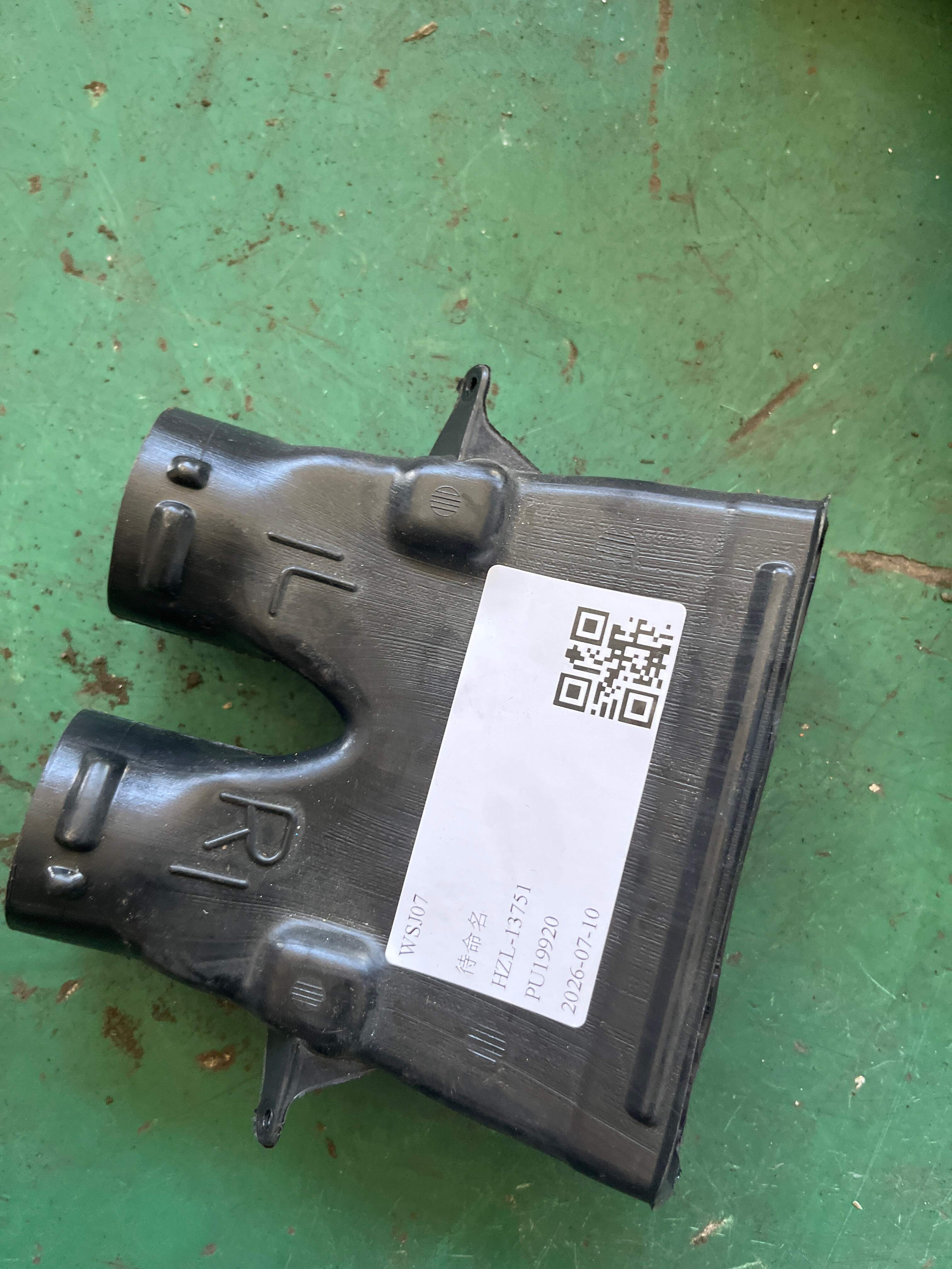 LR001832 Dashboard A/C Duct, Center