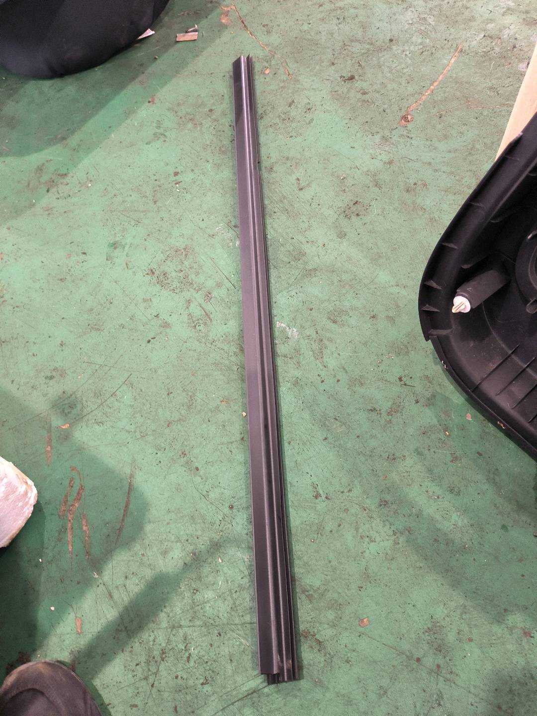 1068002734 左后车门内水切