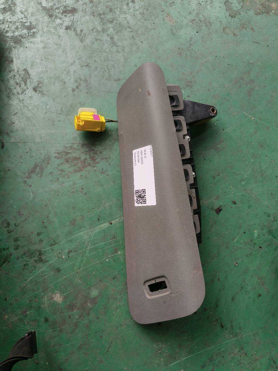 8RD880442B 后座椅侧气囊（右）