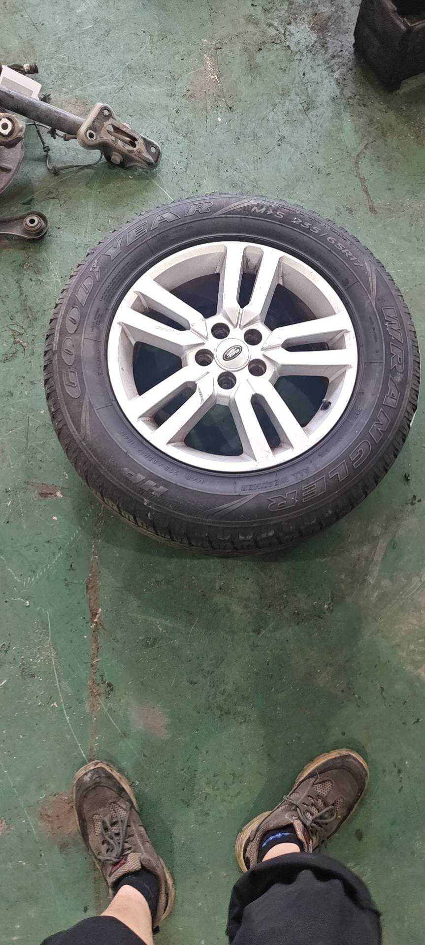 RTB500290 Tire