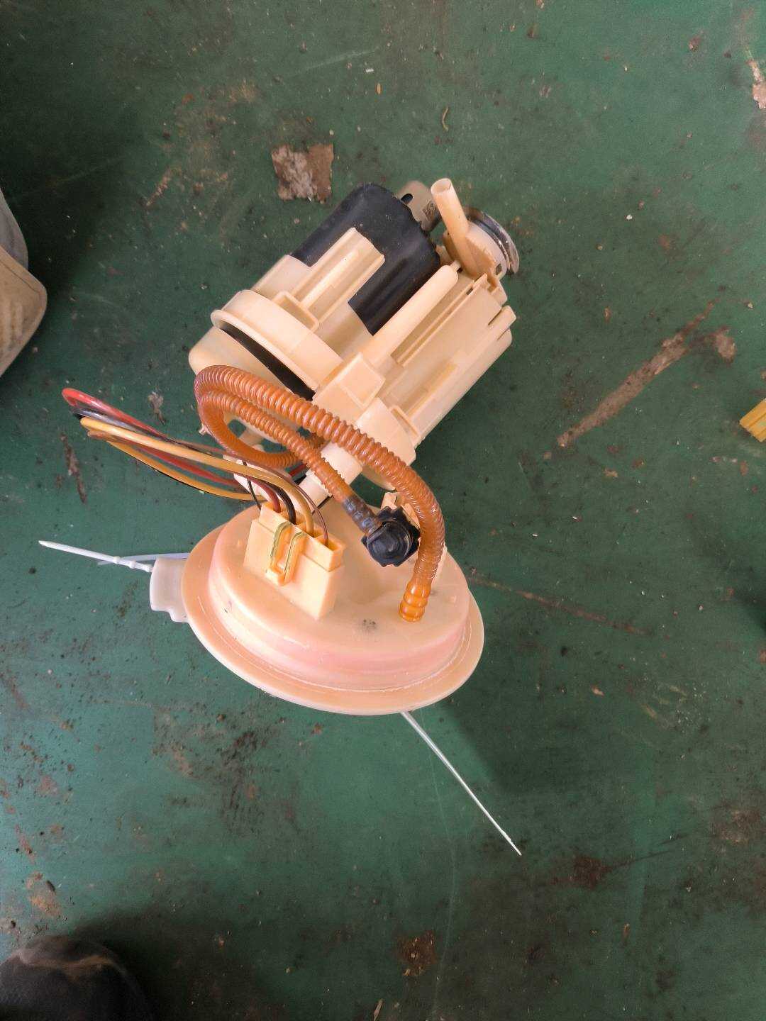 L8WD919087 Fuel Pump Assembly