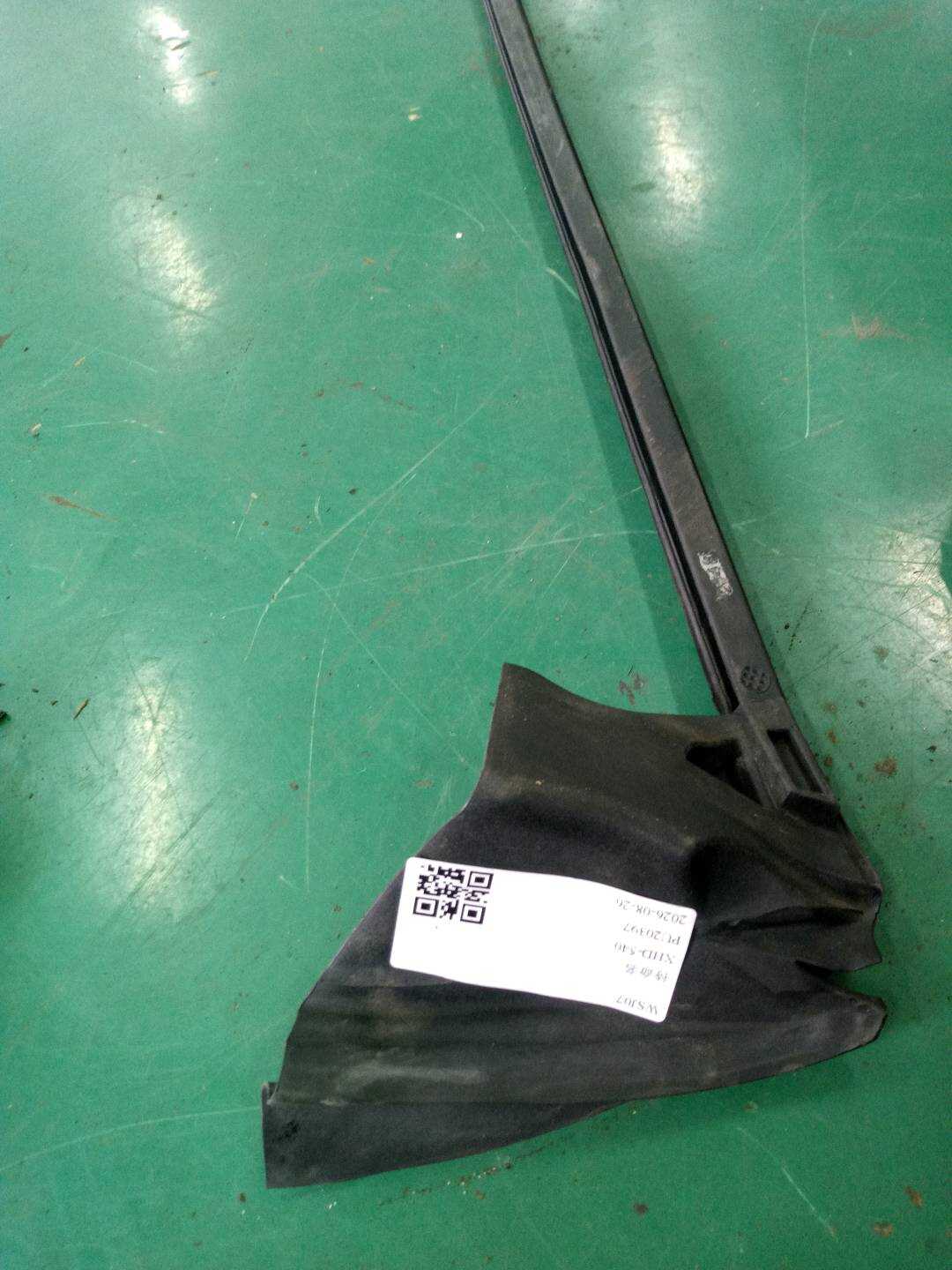 51337046104 前门玻璃压条(右内)