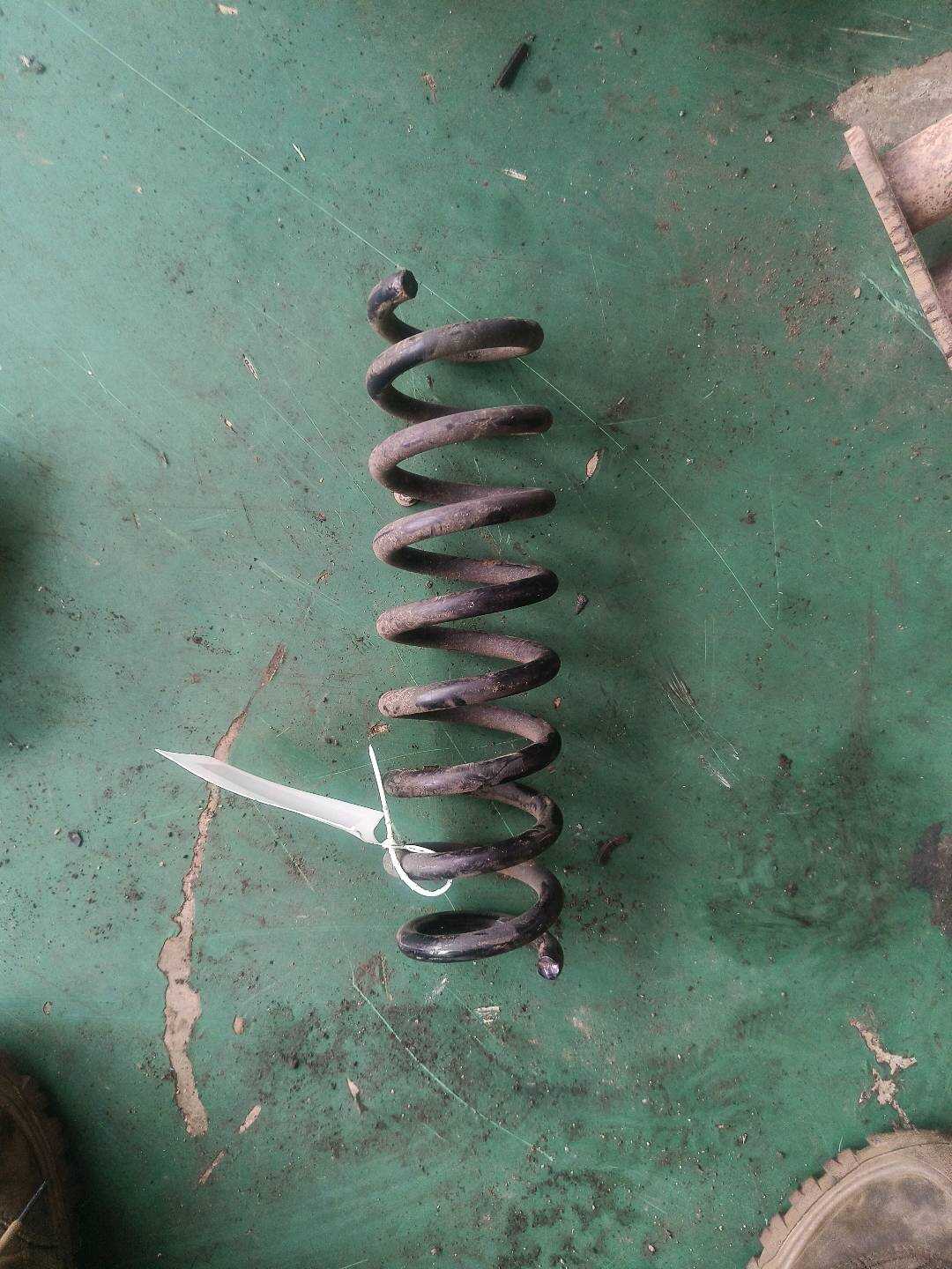 33536851724 后减震器螺旋弹簧