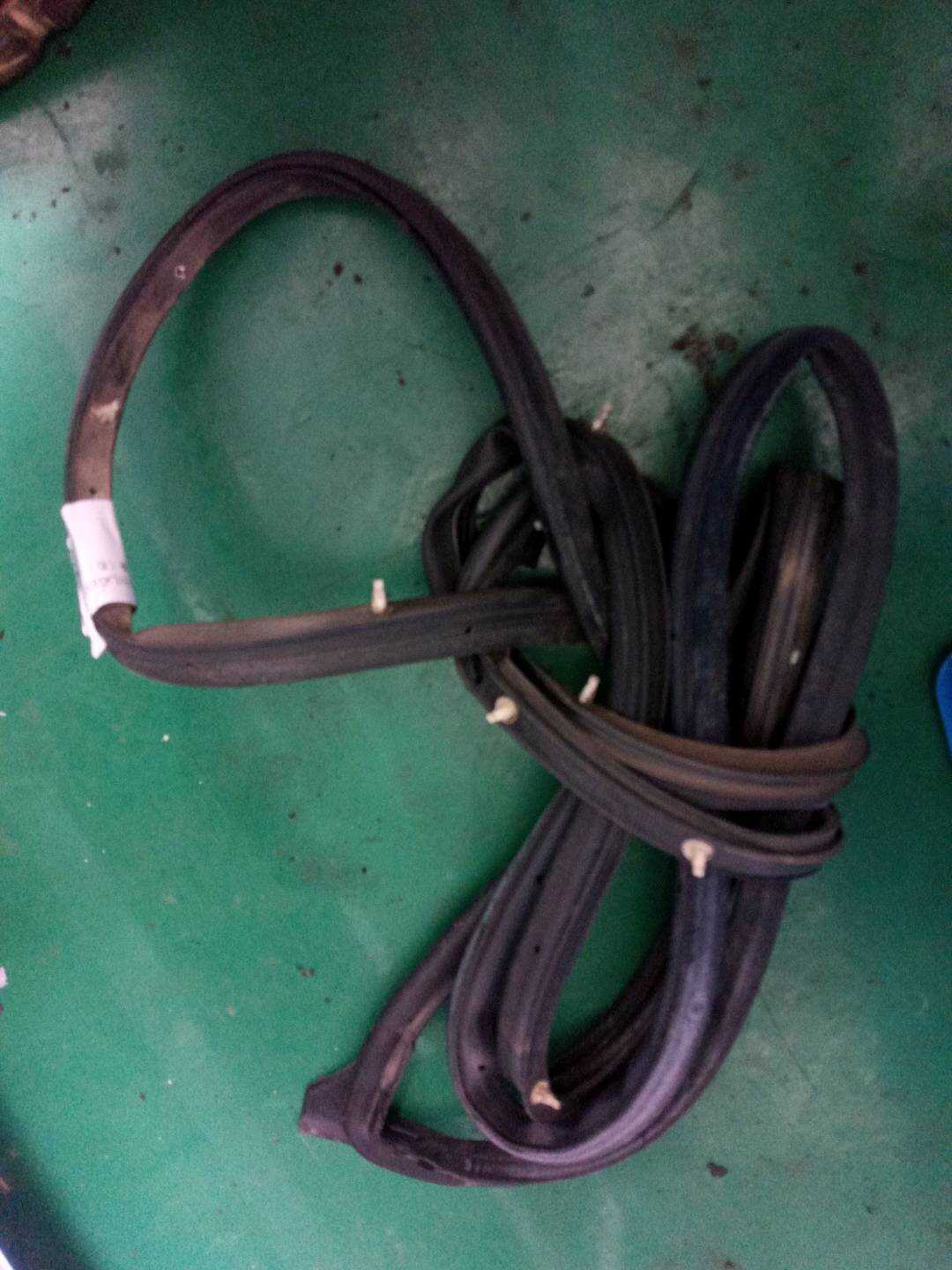 6786102200 前门车门密封胶条（右）
