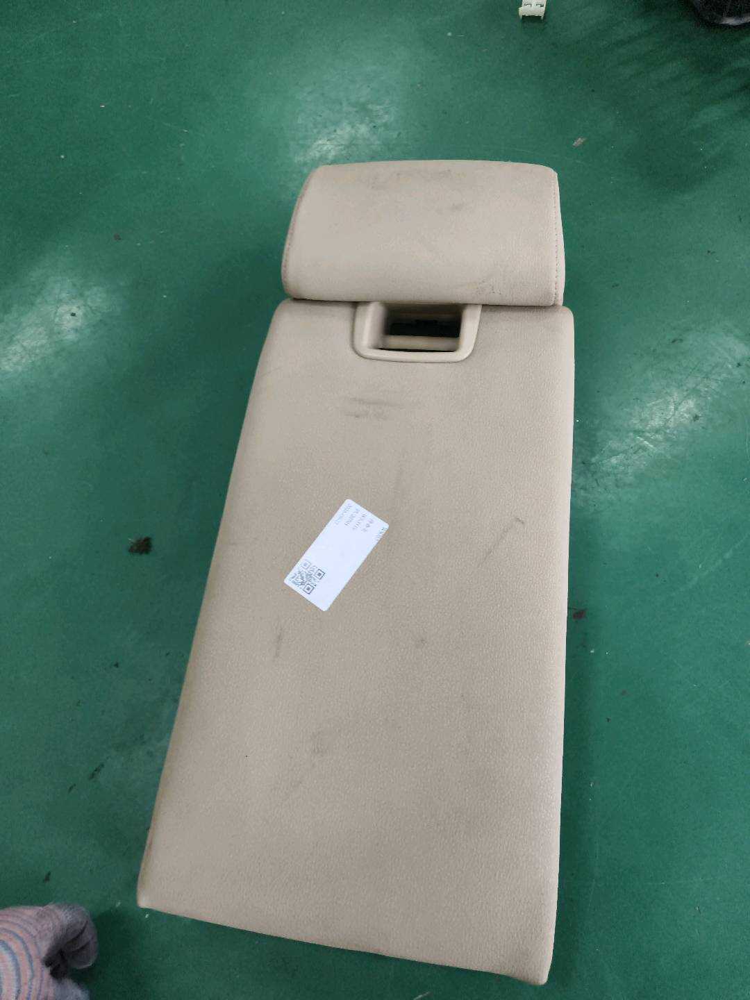 52207171129 后排座椅中央扶手箱