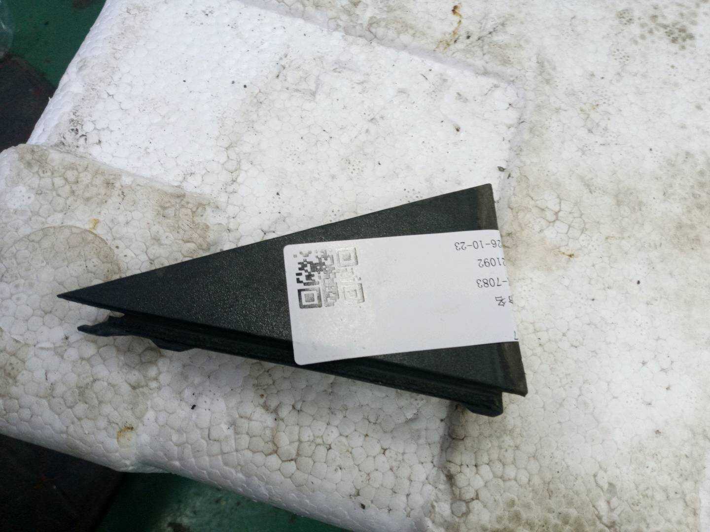 838404X000 后门三角饰板(右外)