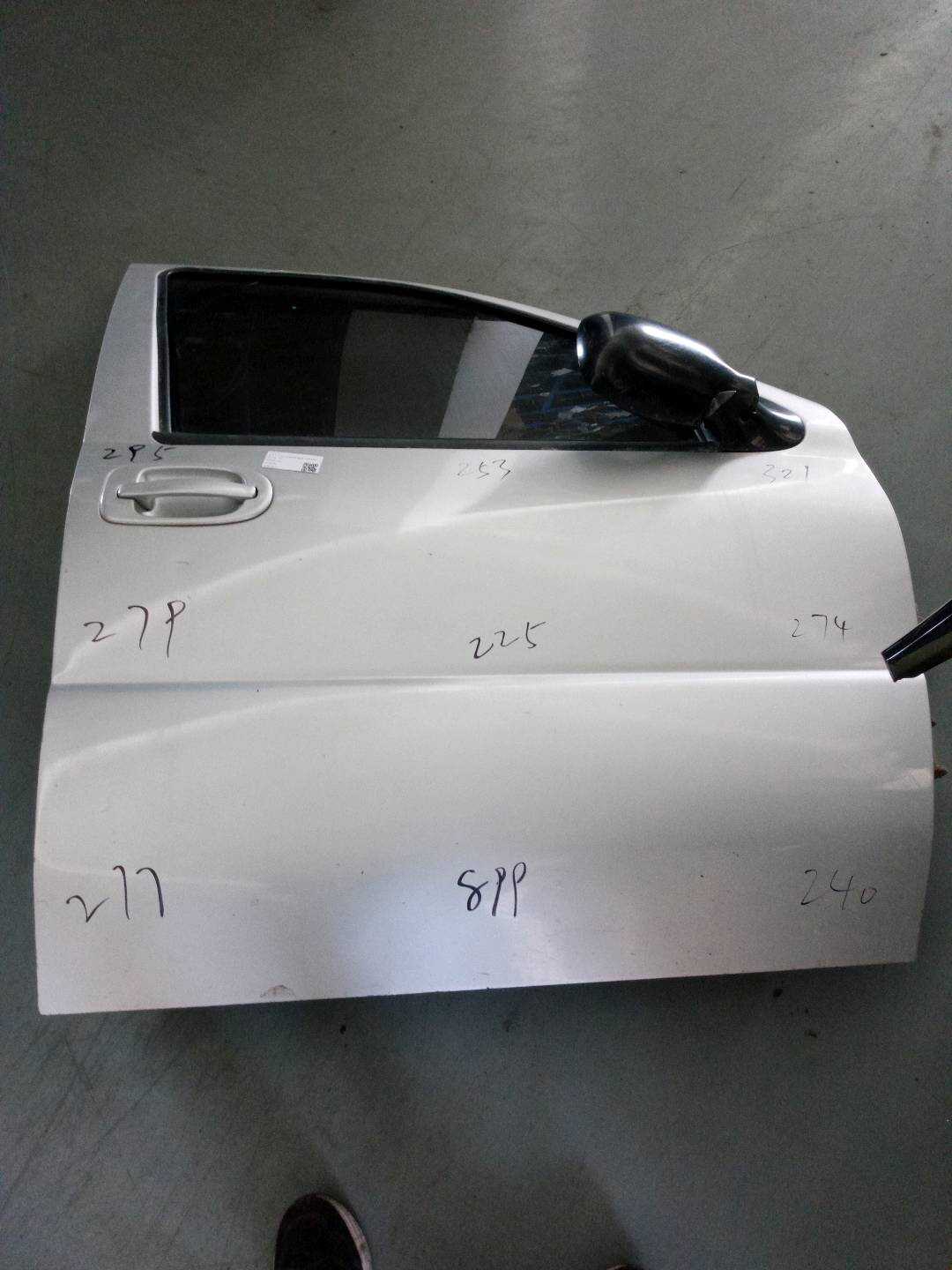 93730765 前门壳(右)