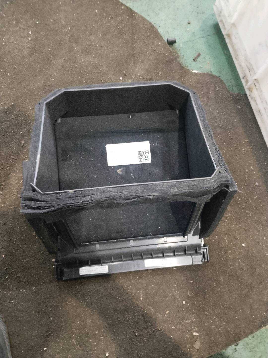 A2218400655 储物舱盖