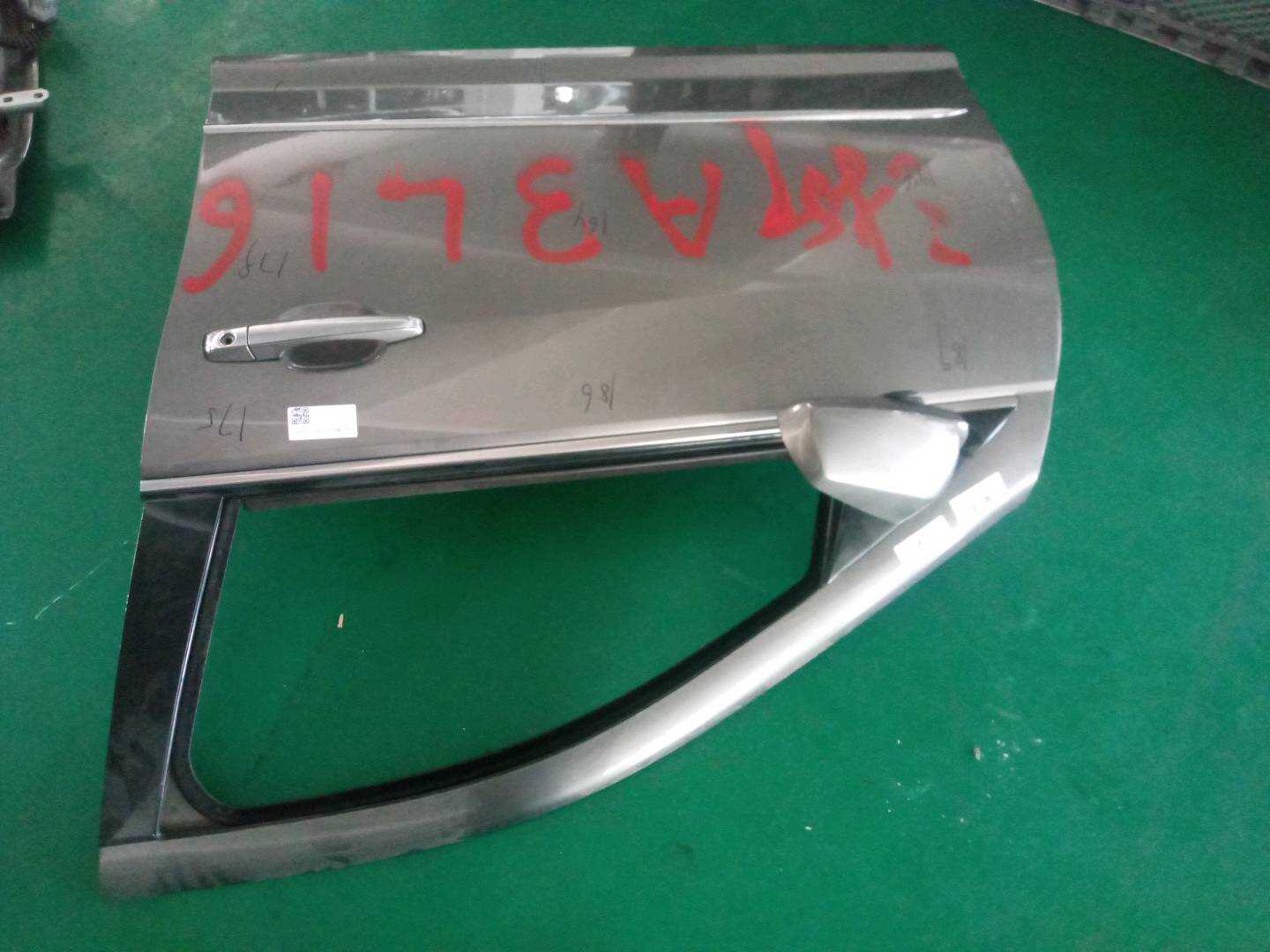 93733076 前门壳(左)