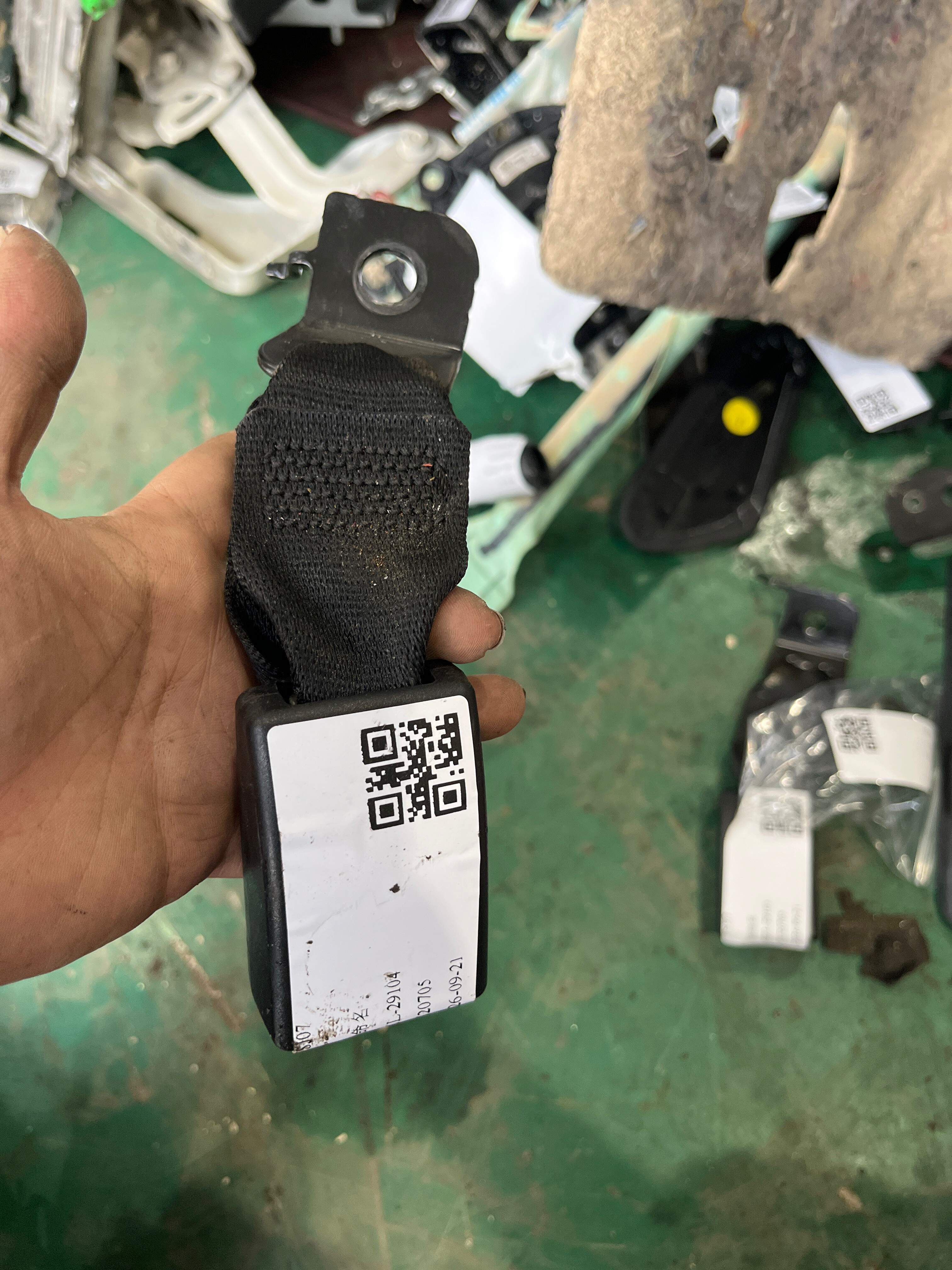 72117408949 后座椅安全带扣(右)