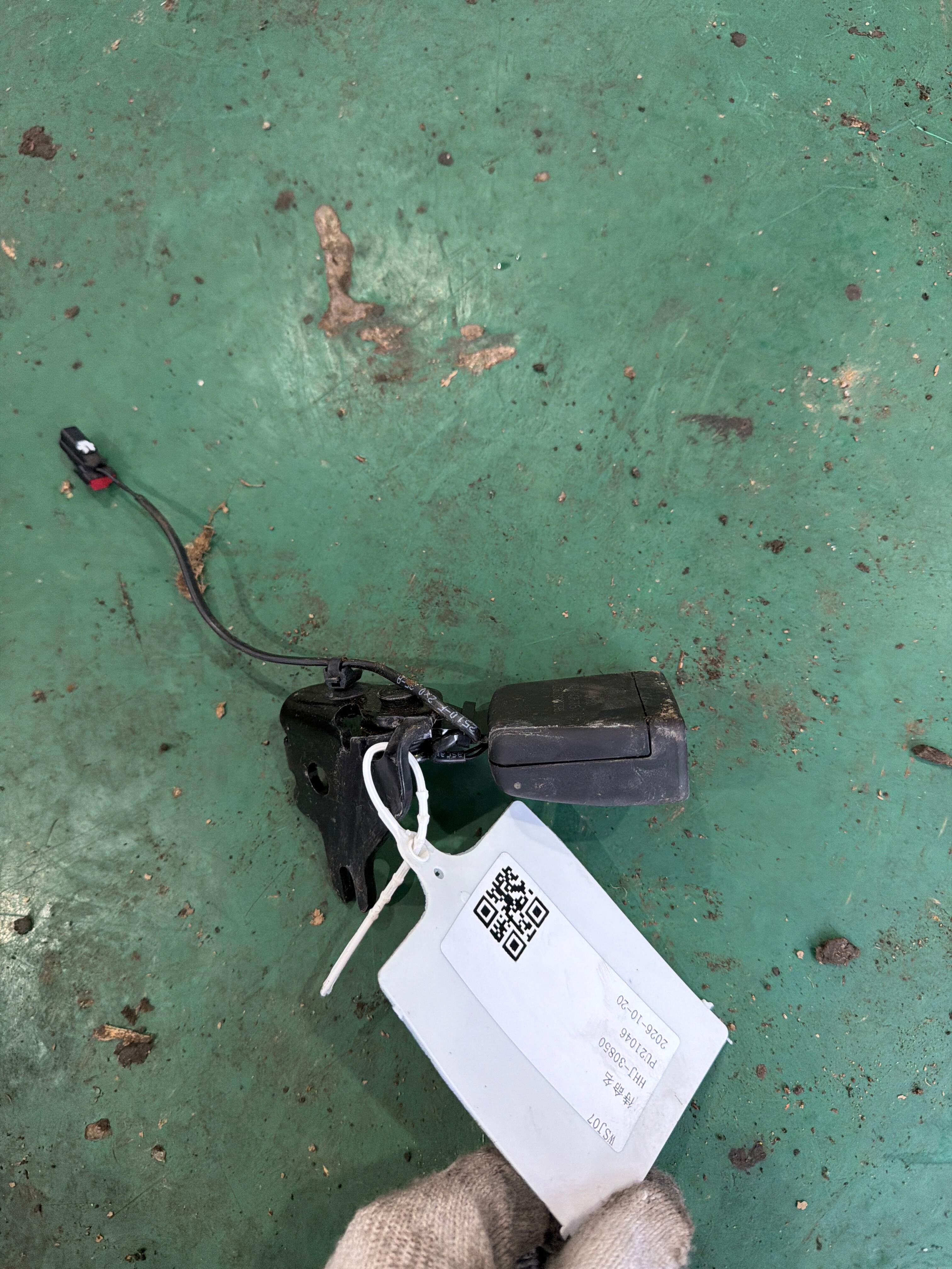 39180160 后座椅安全带扣（右）