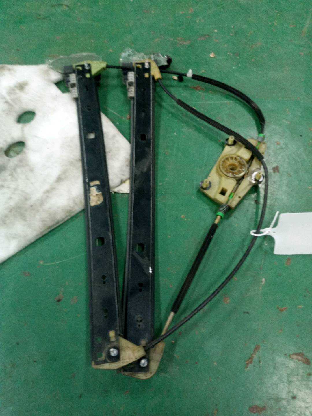 4L0837461D 前门玻璃升降支架(左)