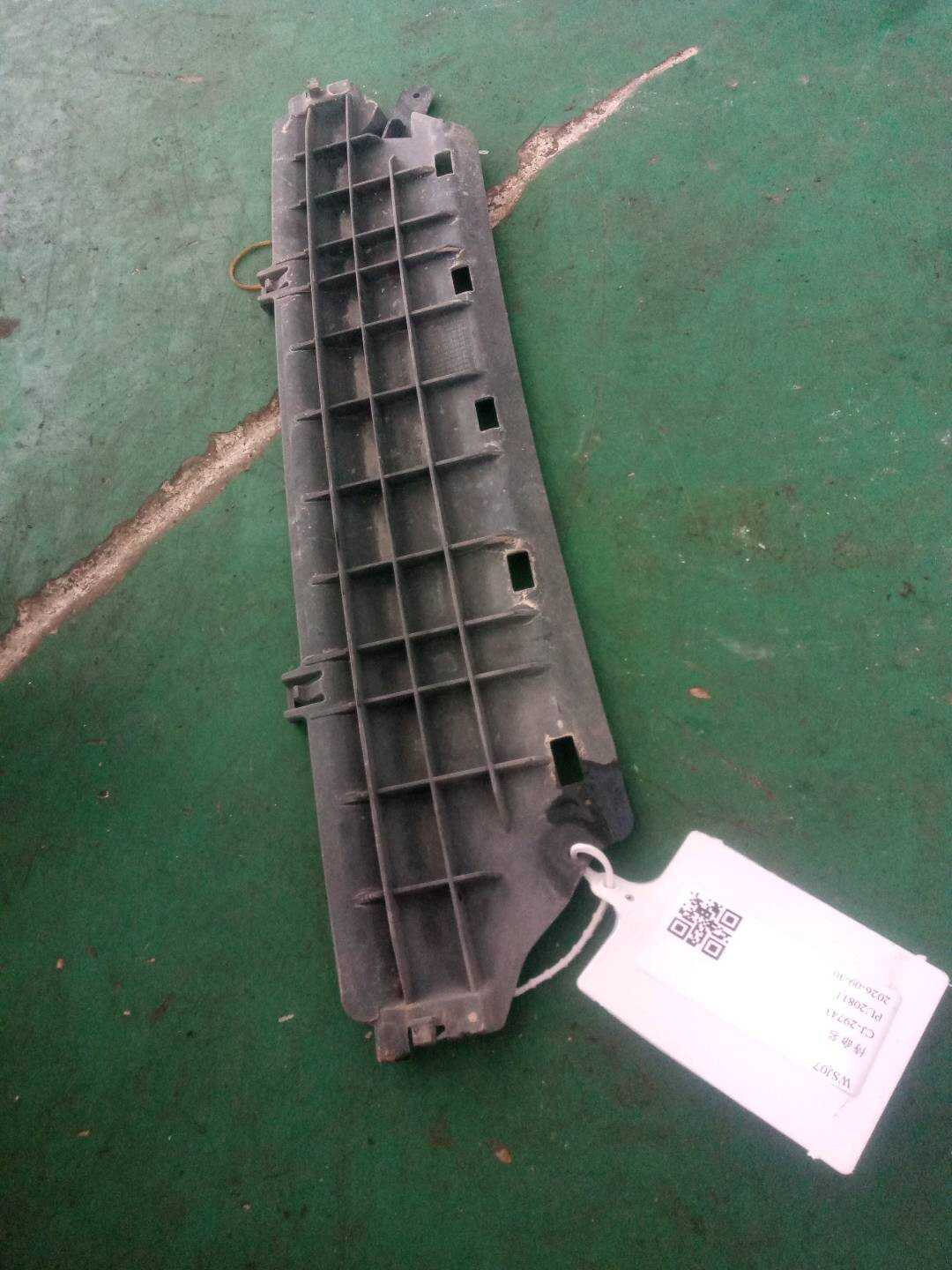 A2058851600 后保险杠护盖(中)