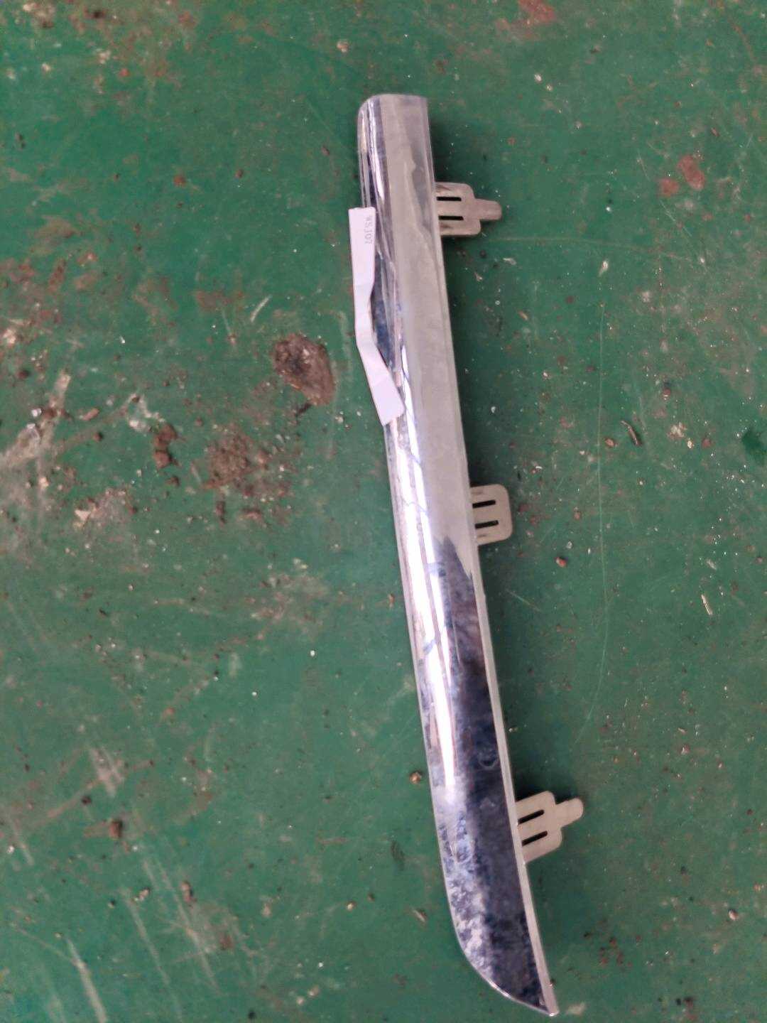 531250R040 中网饰条(右中)