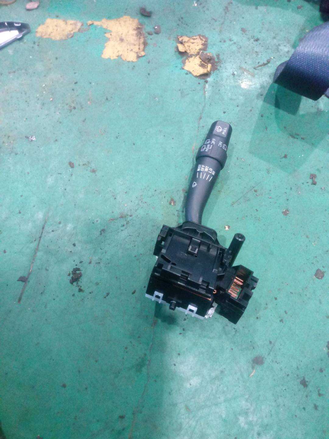 VB3774200A 右组合开关