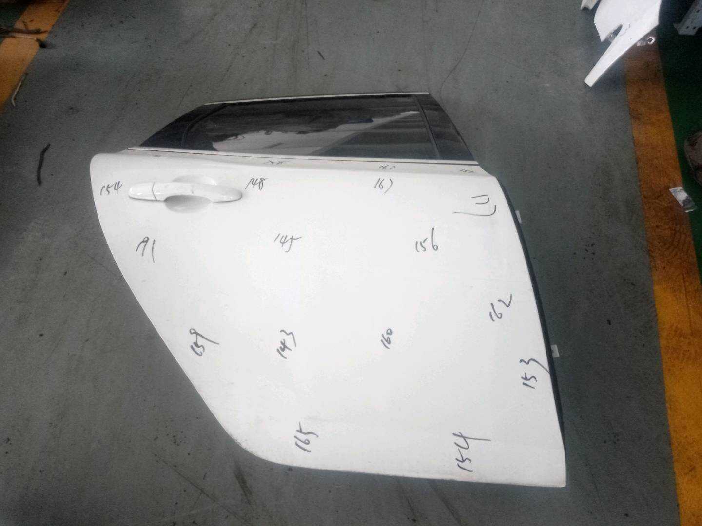 31424022 后门壳（右）