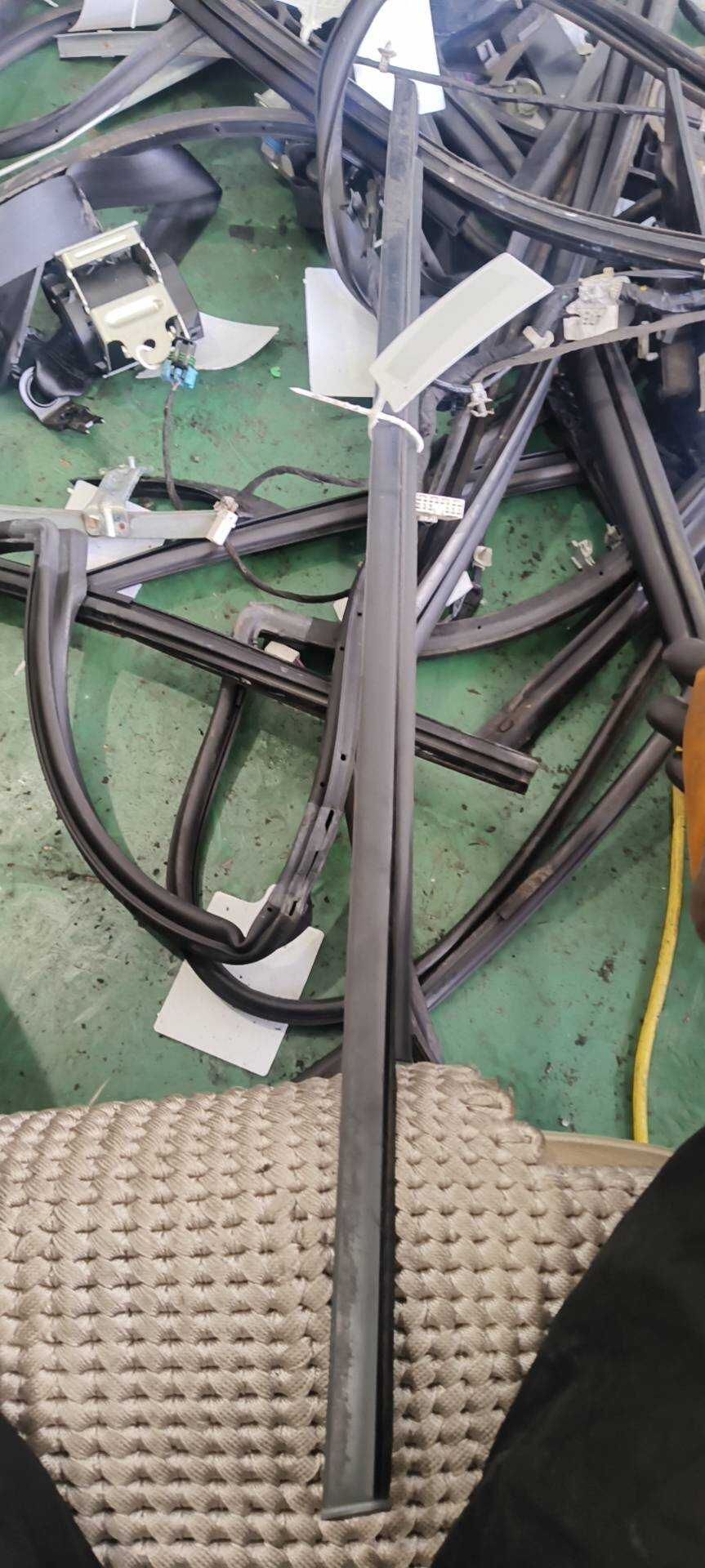 95979257 后门玻璃压条（左外）