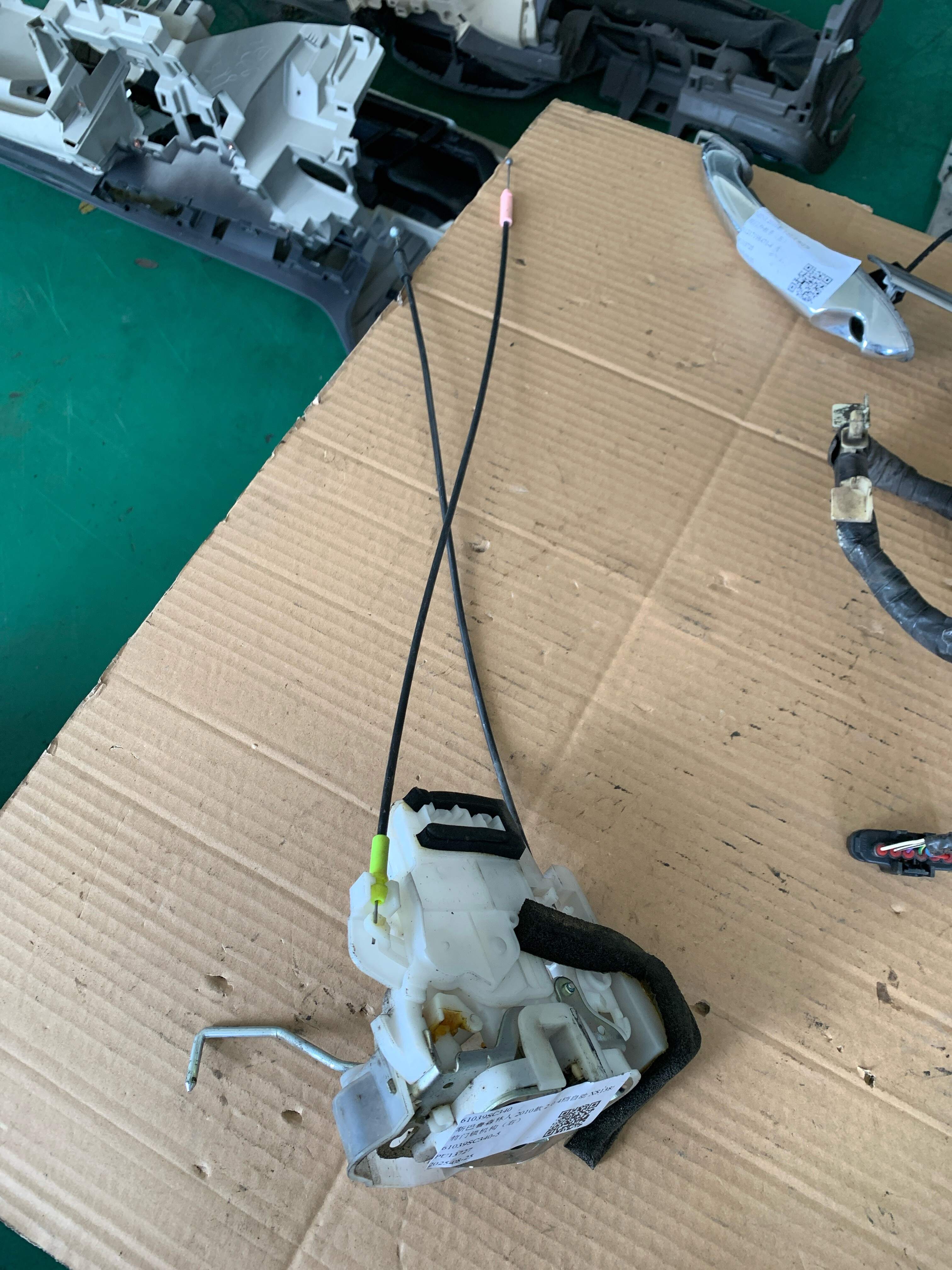 61039SC340 Front Door Lock Mechanism, Right