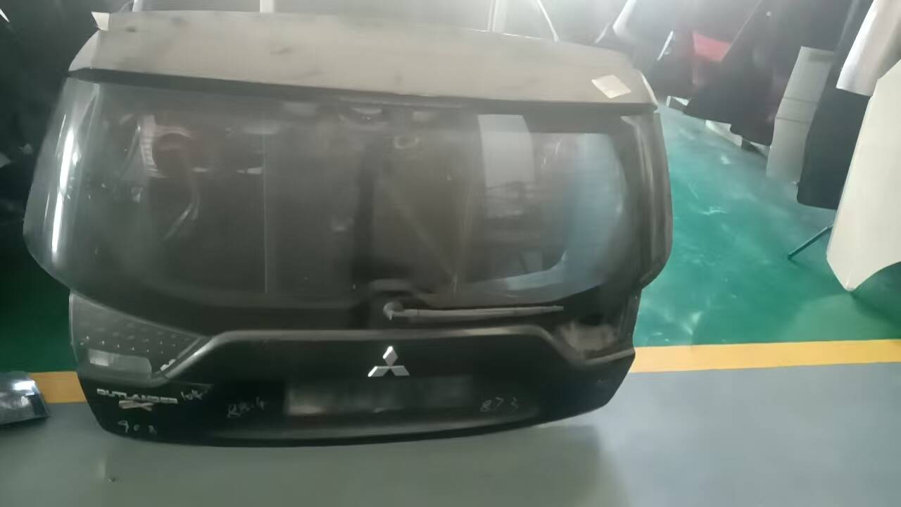 5801A524 Trunk Lid Assembly