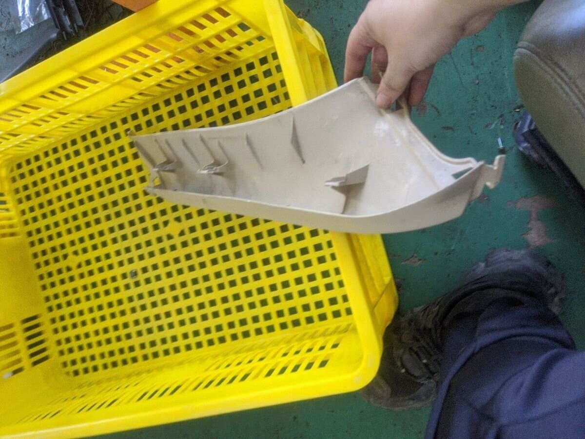 6479148050A0 尾盖内饰板(右上)
