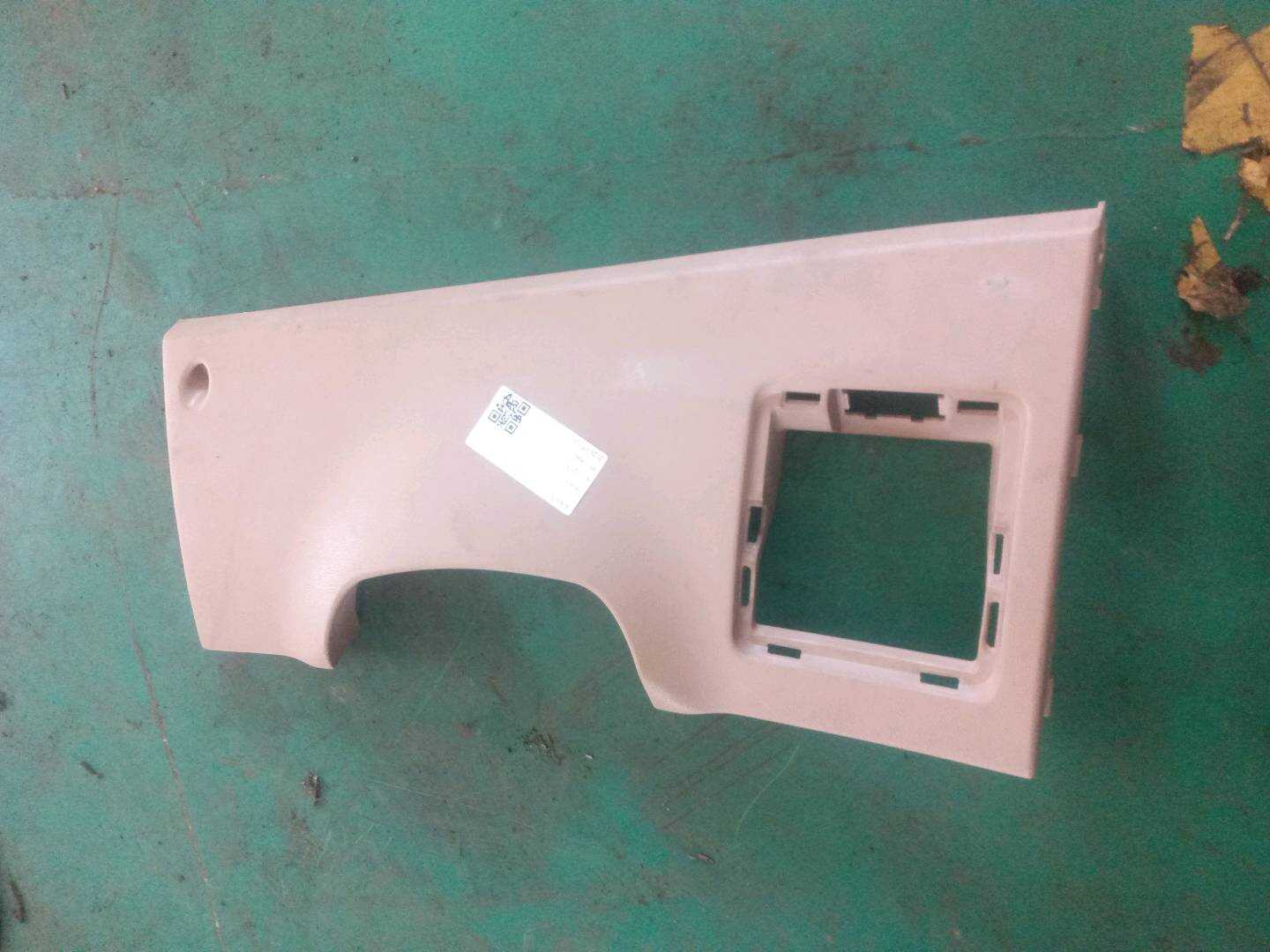 847504V000YDA 下垫板左外板总成