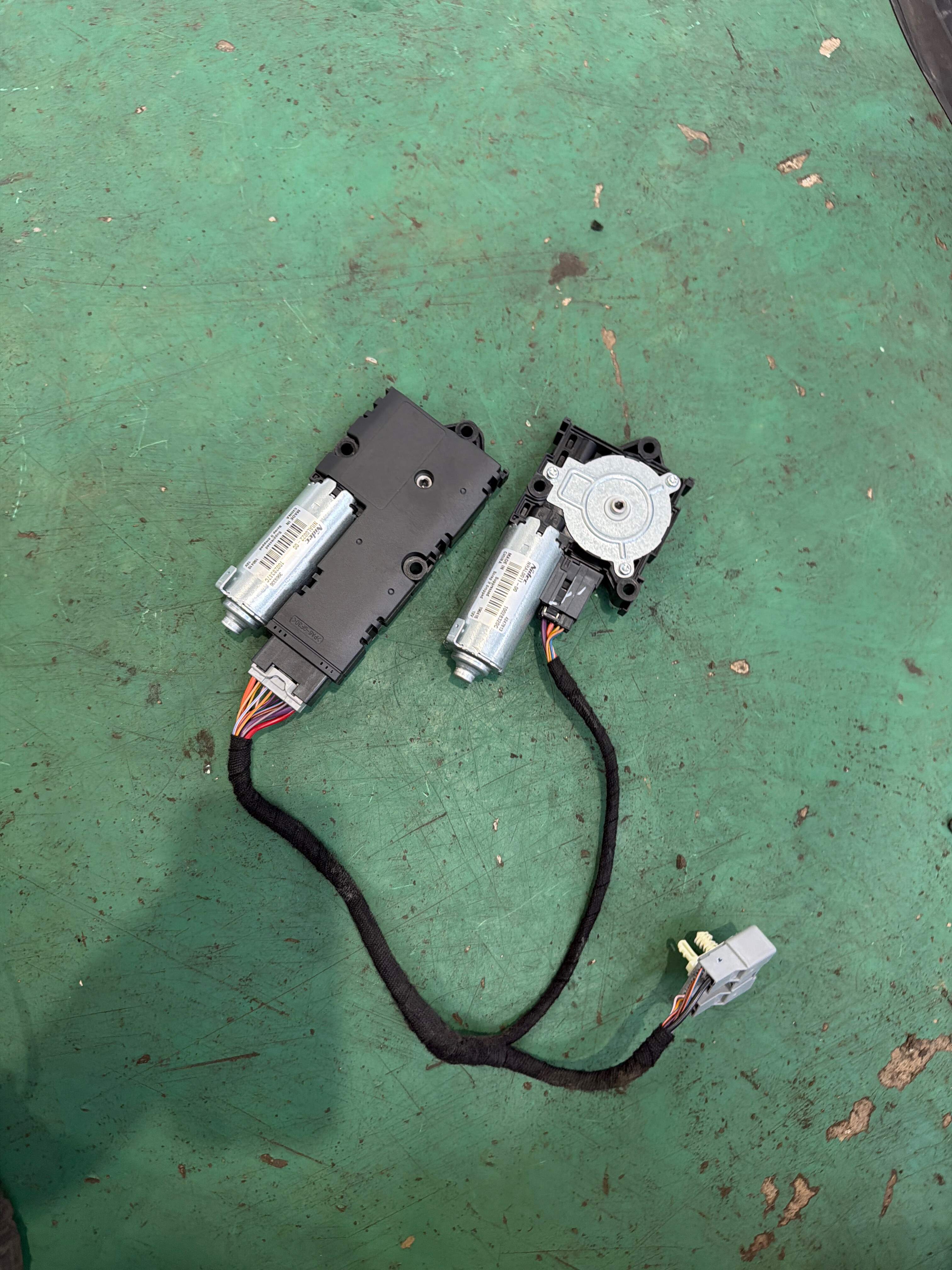 8892836321 Sunroof Motor