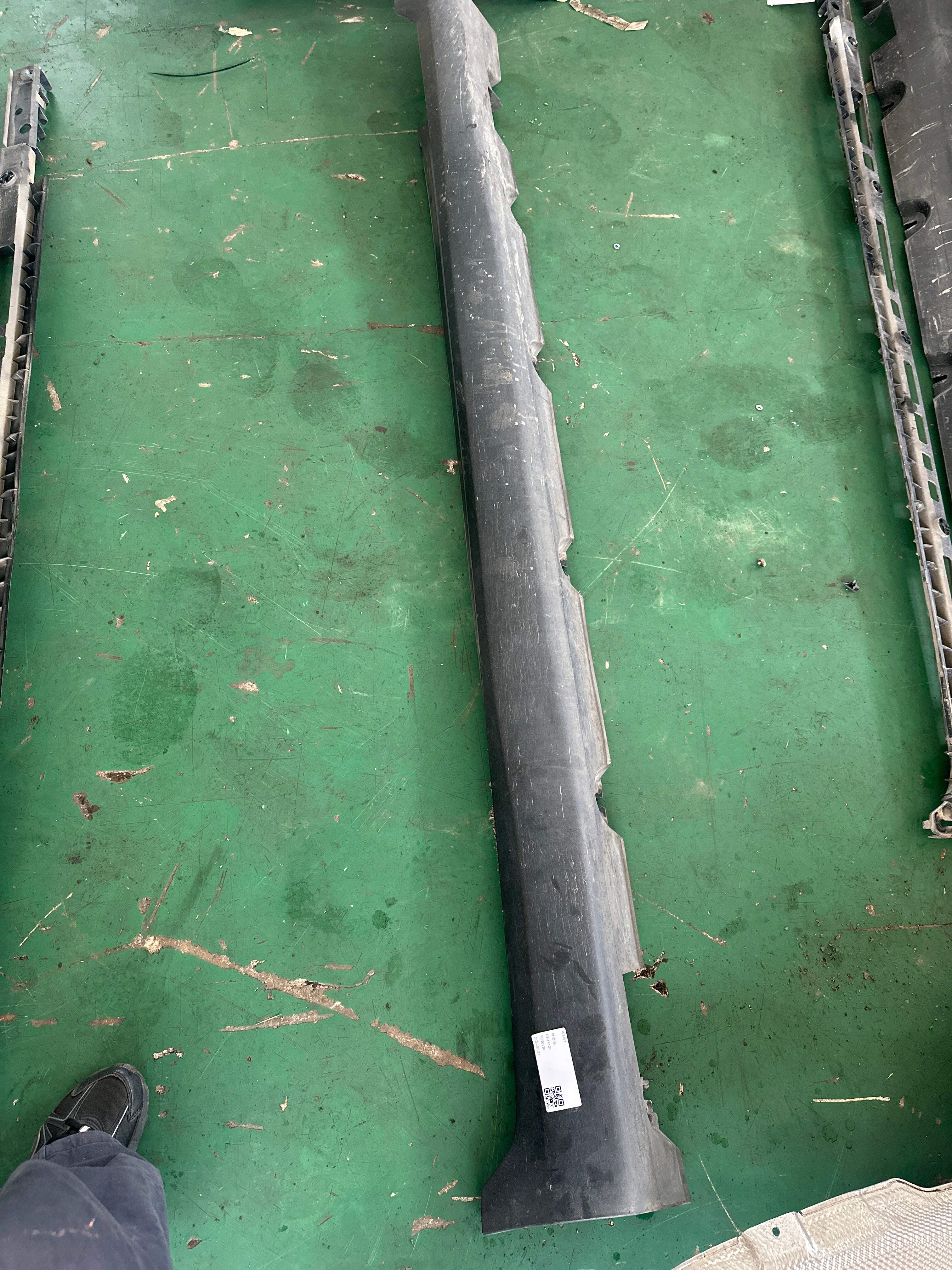 A2536983400 底大边(右)