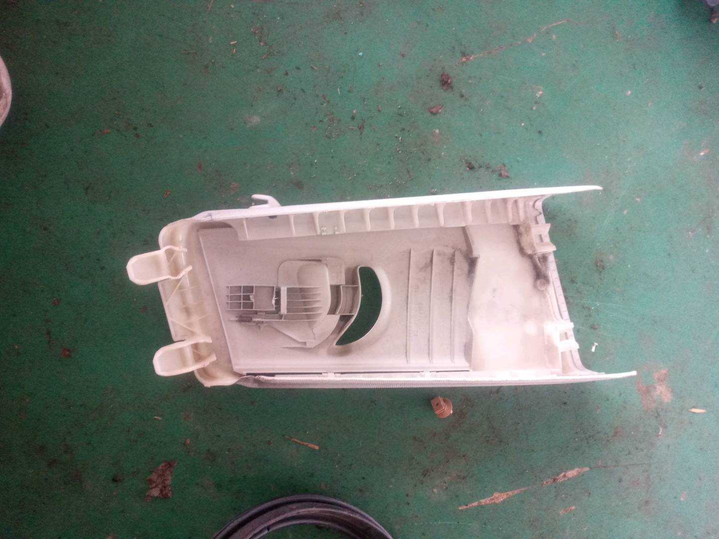8T8867243 B柱内衬(左上)