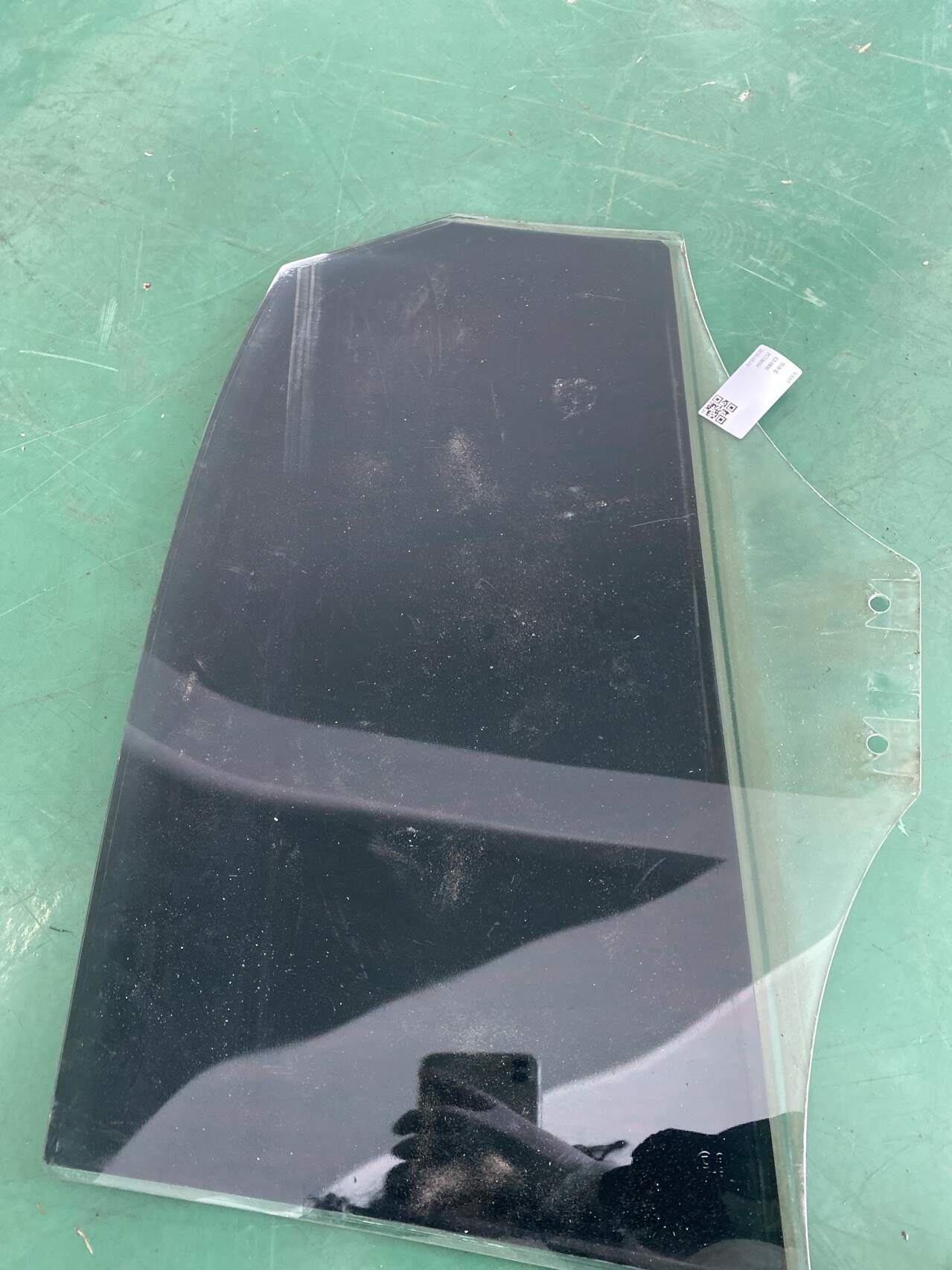 L8KD845206A 后门玻璃（右）