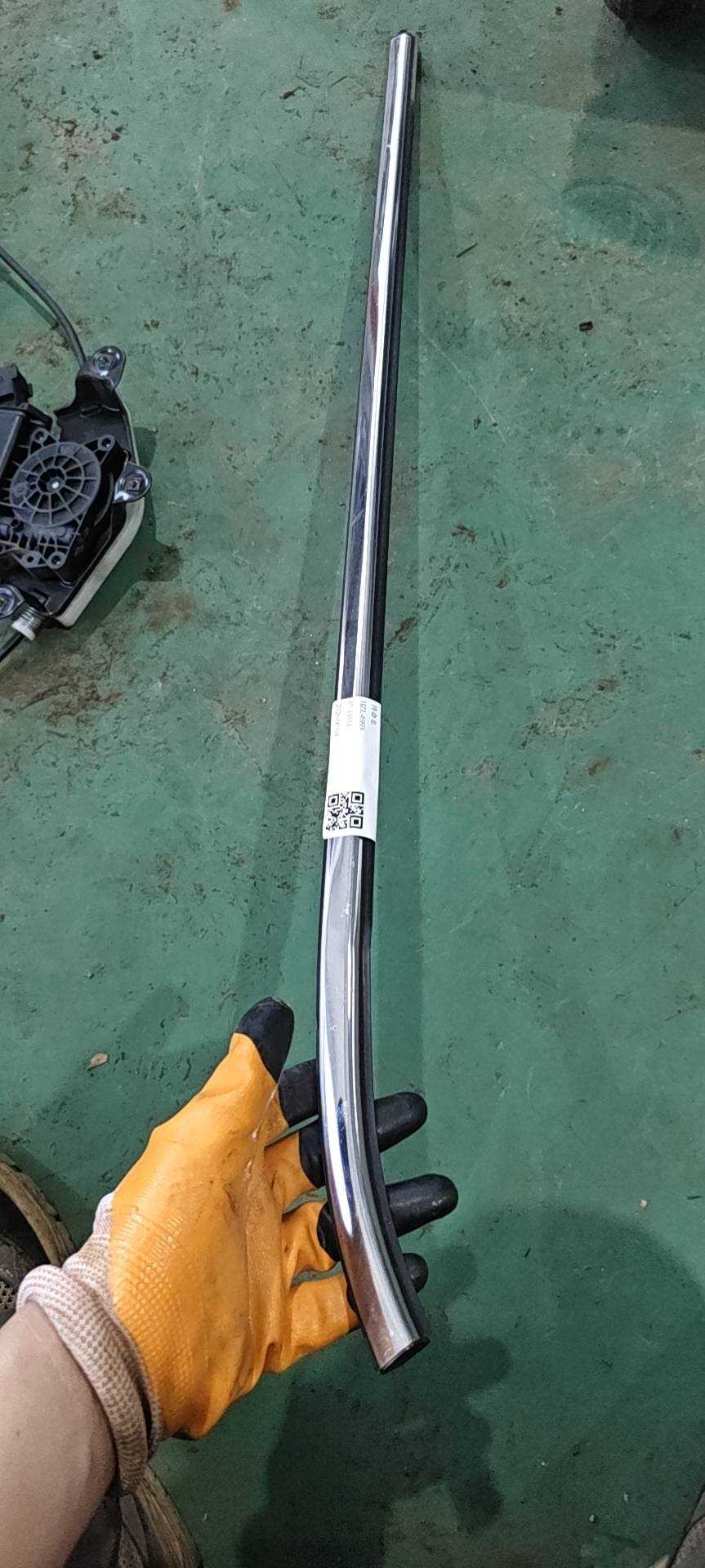 1068051106 左后车门外水切
