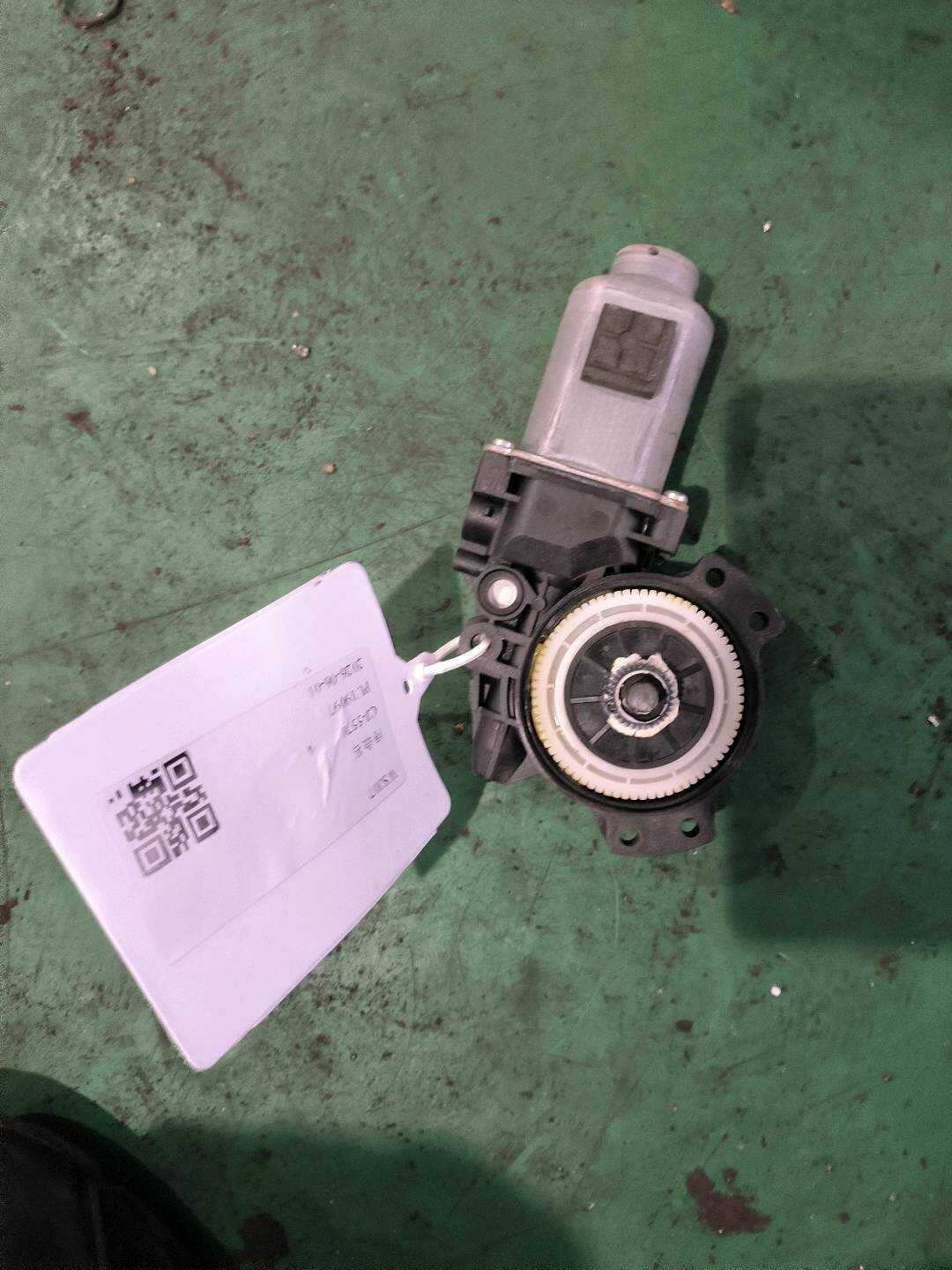 83460B3000 后门玻璃升降电机(右)