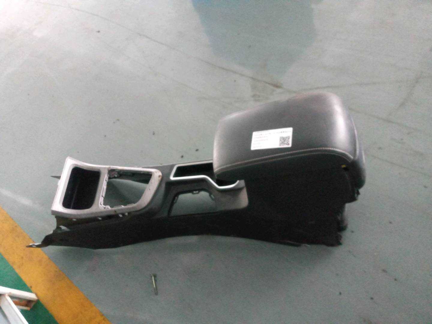 101804095600742 中央控制台扶手