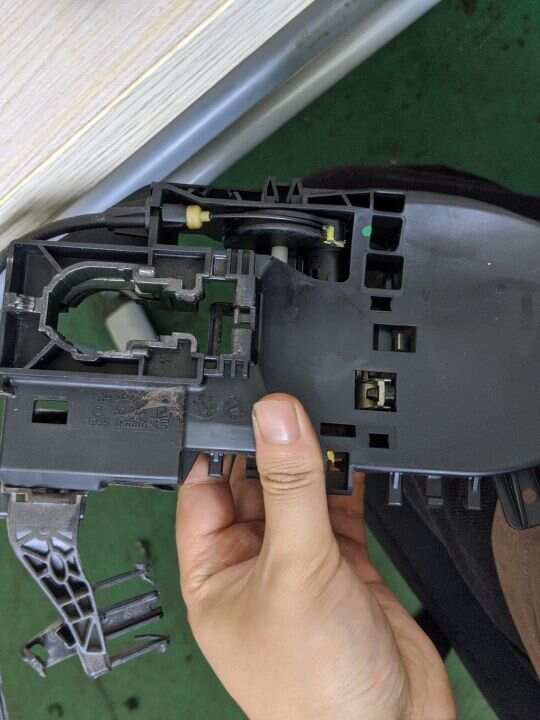 50545347 Front Right Door Outer Handle Mounting Frame