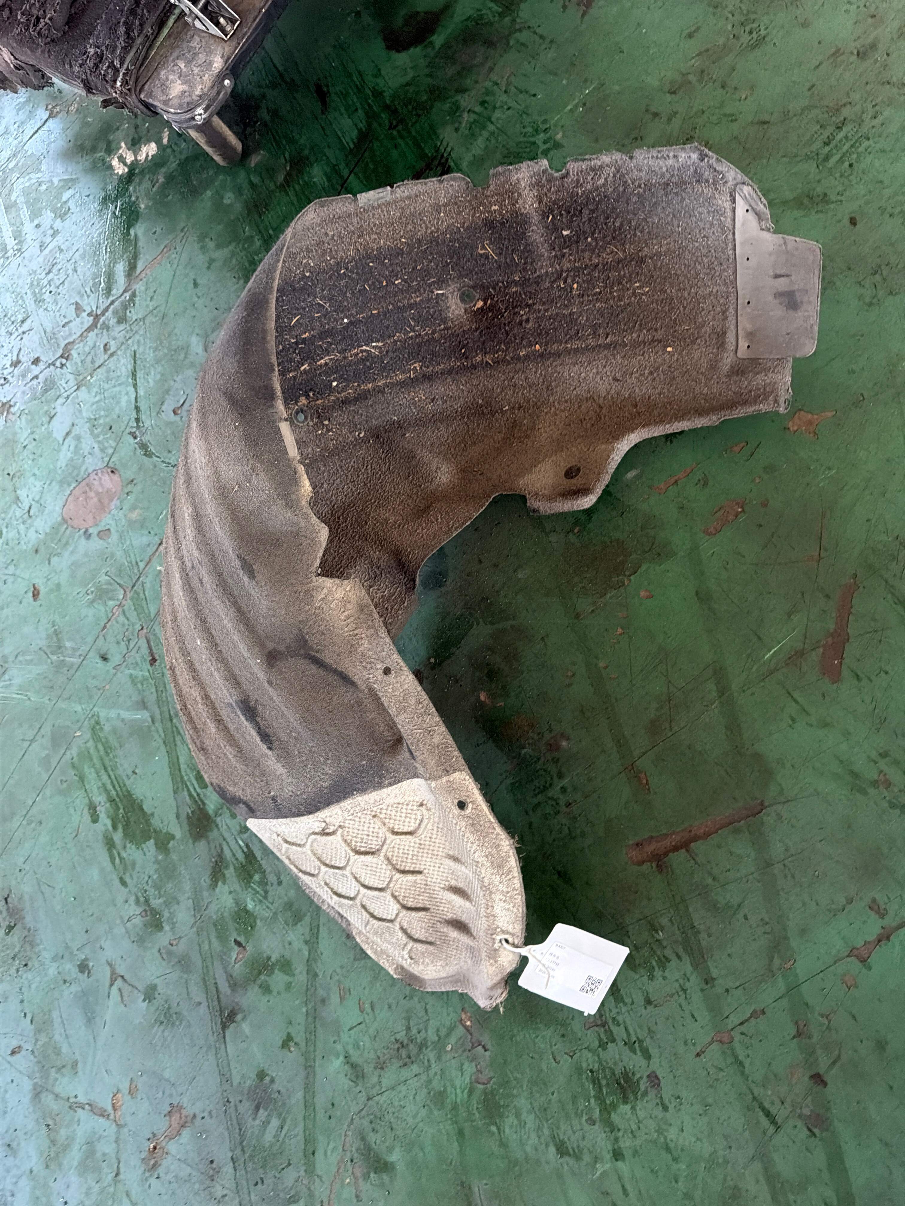 A2186900630 后叶子板内衬(右)