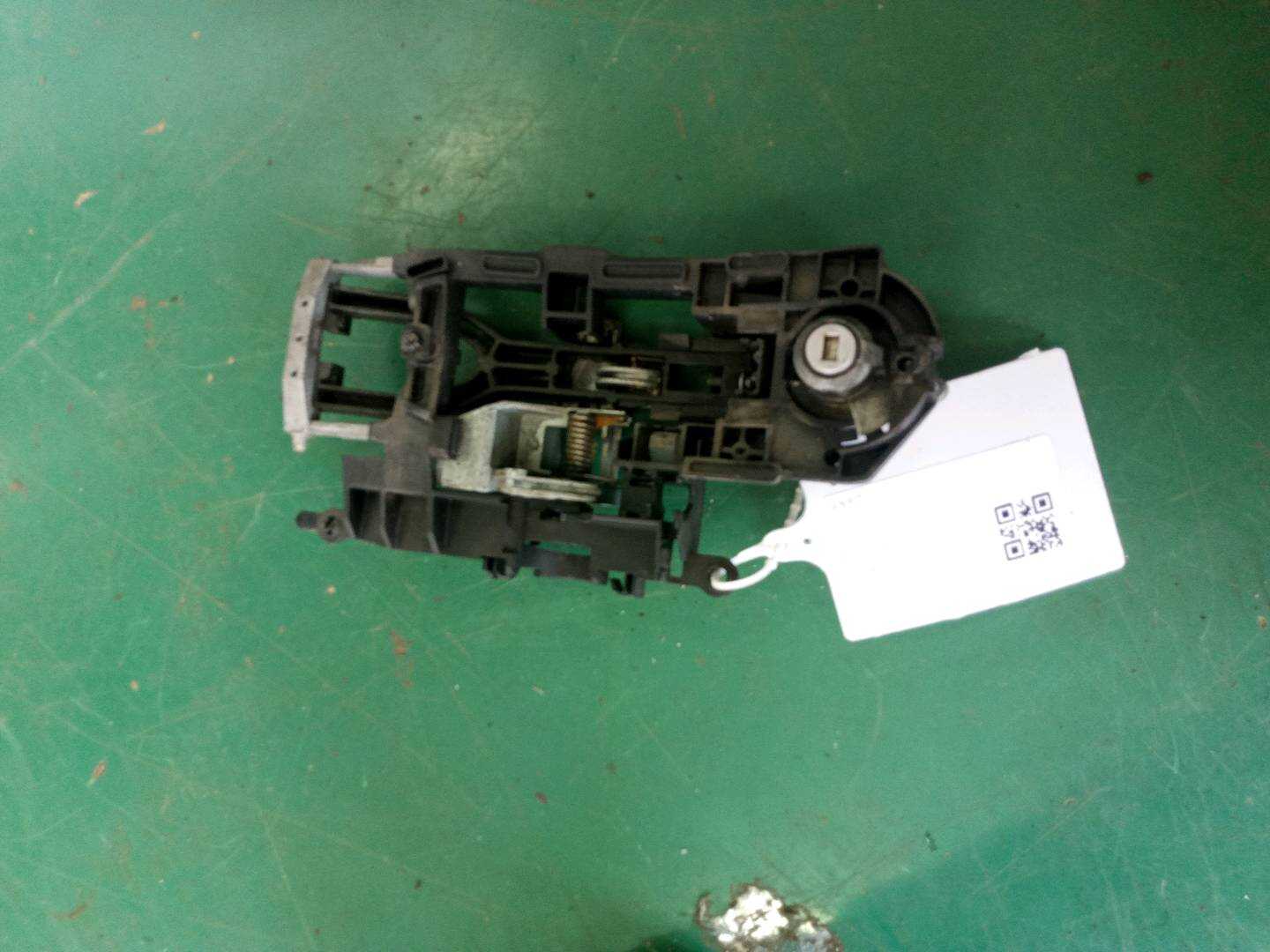 51217248705 前门外拉手固定框(左)