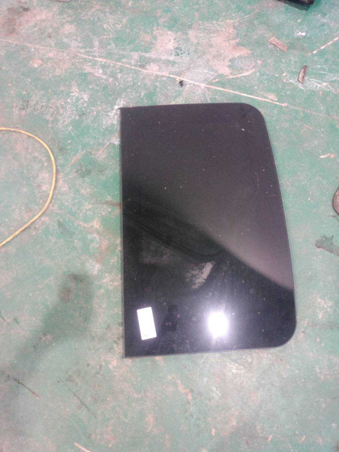 GR2BR500A18AC 天窗玻璃（前）