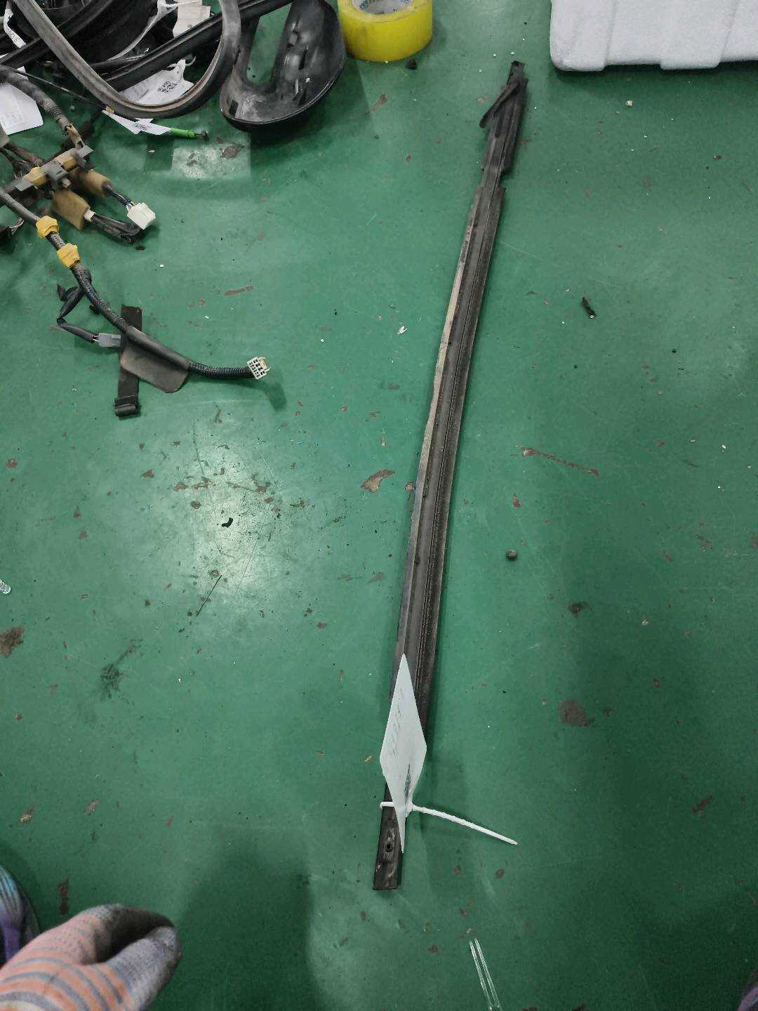 8796106345 后门玻璃压条(左外)