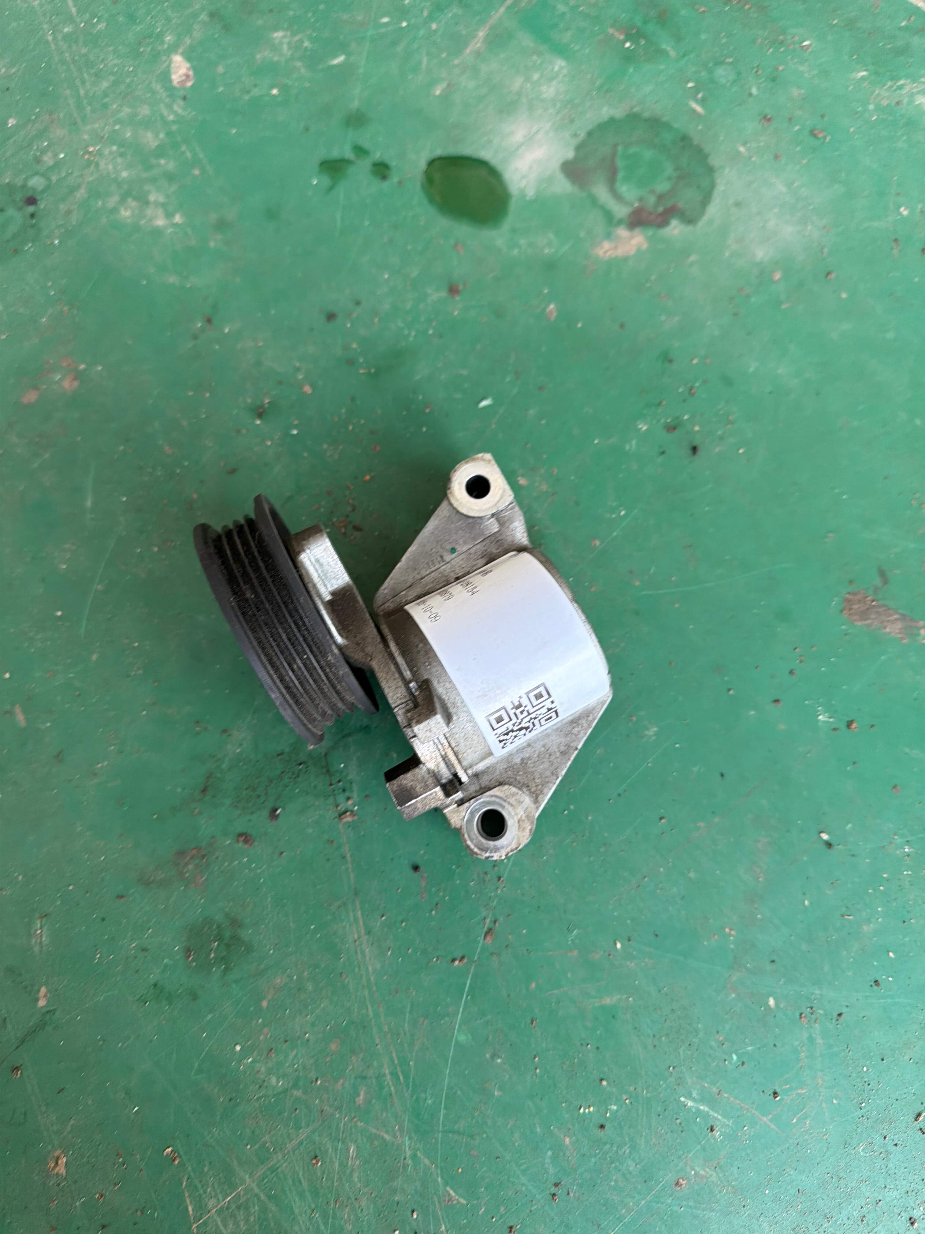 DS7E6A228BA 发电机皮带张紧轮